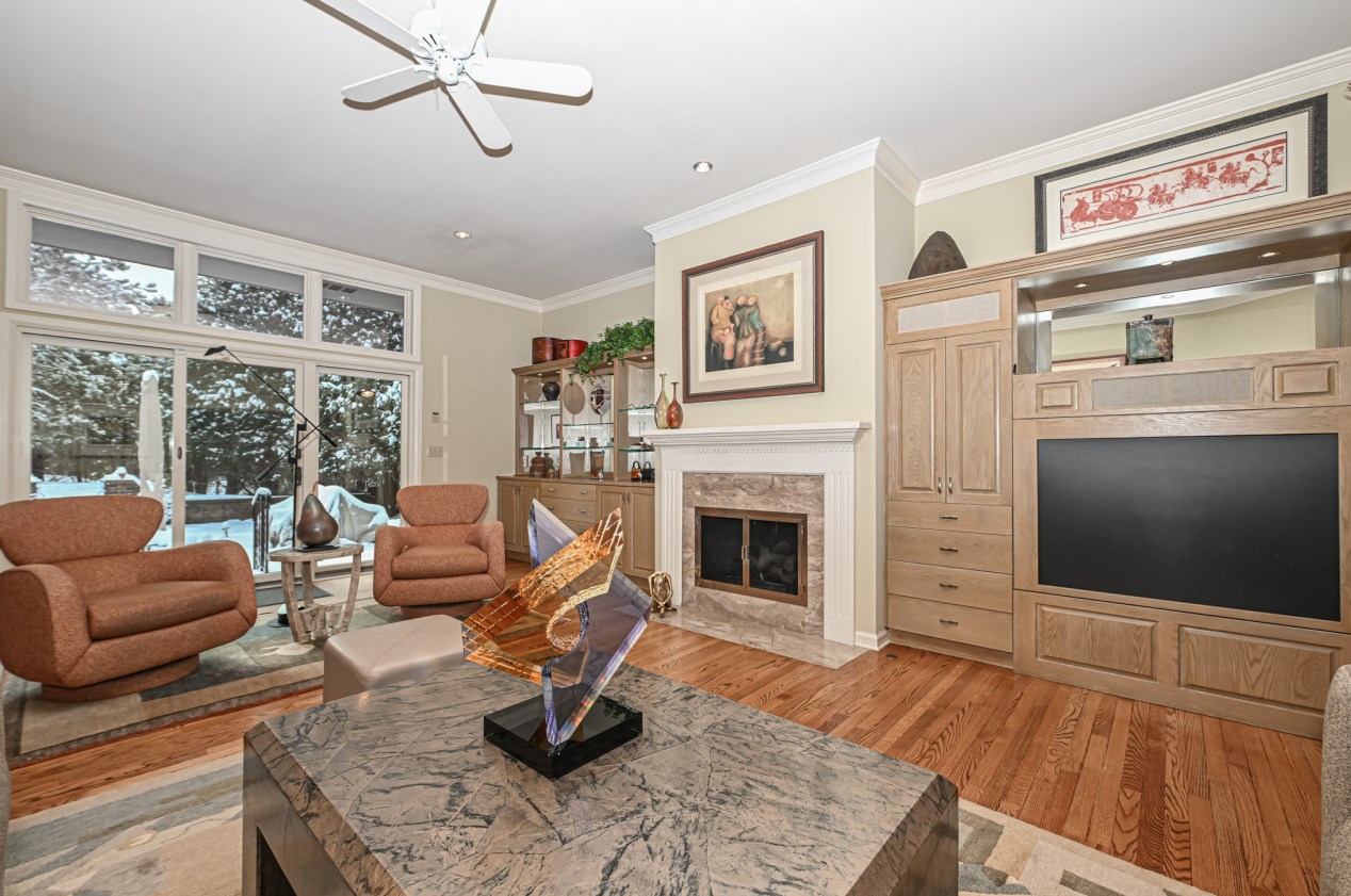 1509 W Eastbrook Dr, Thiensville, WI 53092