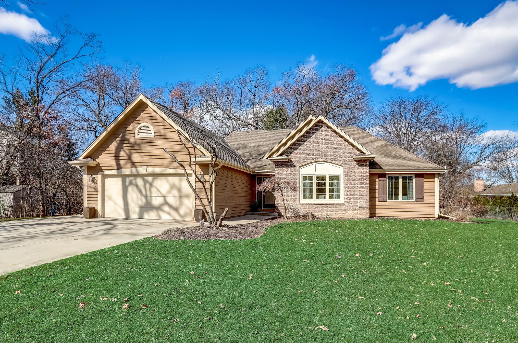 10804 Church St, Hales Corners, WI 53132-2102