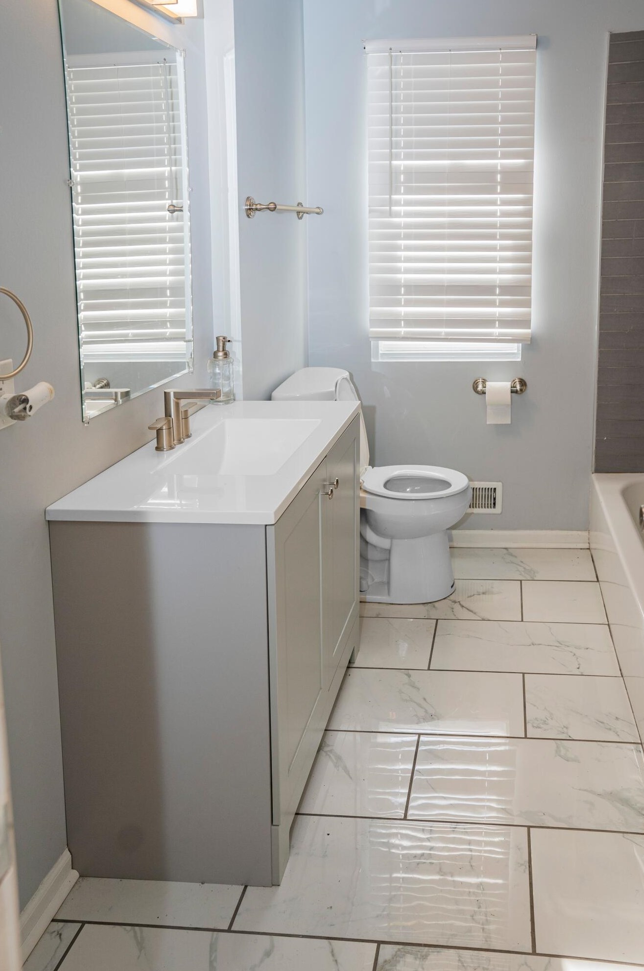 6547 83, Milwaukee WI 53214-4428 exterior