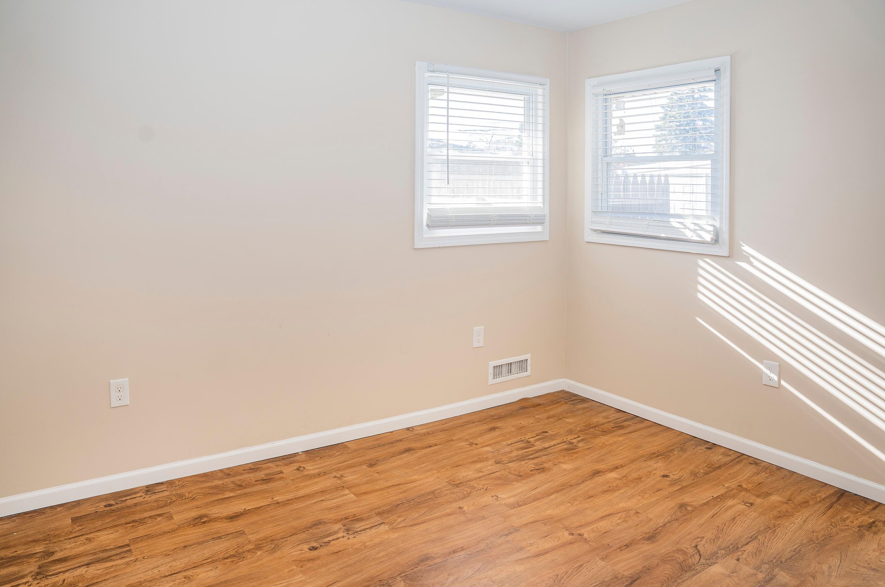 6547 83, Milwaukee WI 53214-4428 exterior