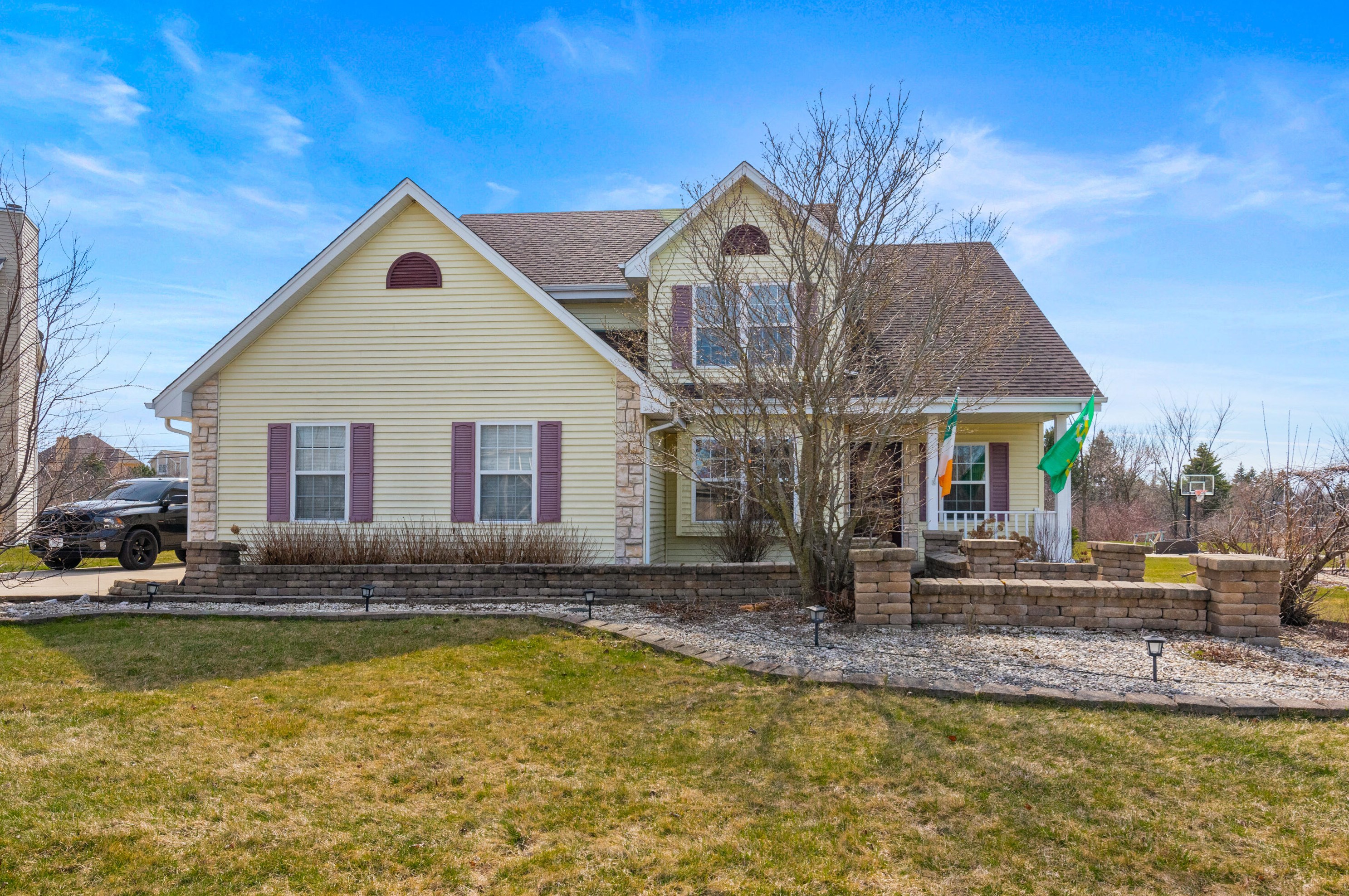 7871 Victory Creek Ct, Hales Corners, WI 53132-8873