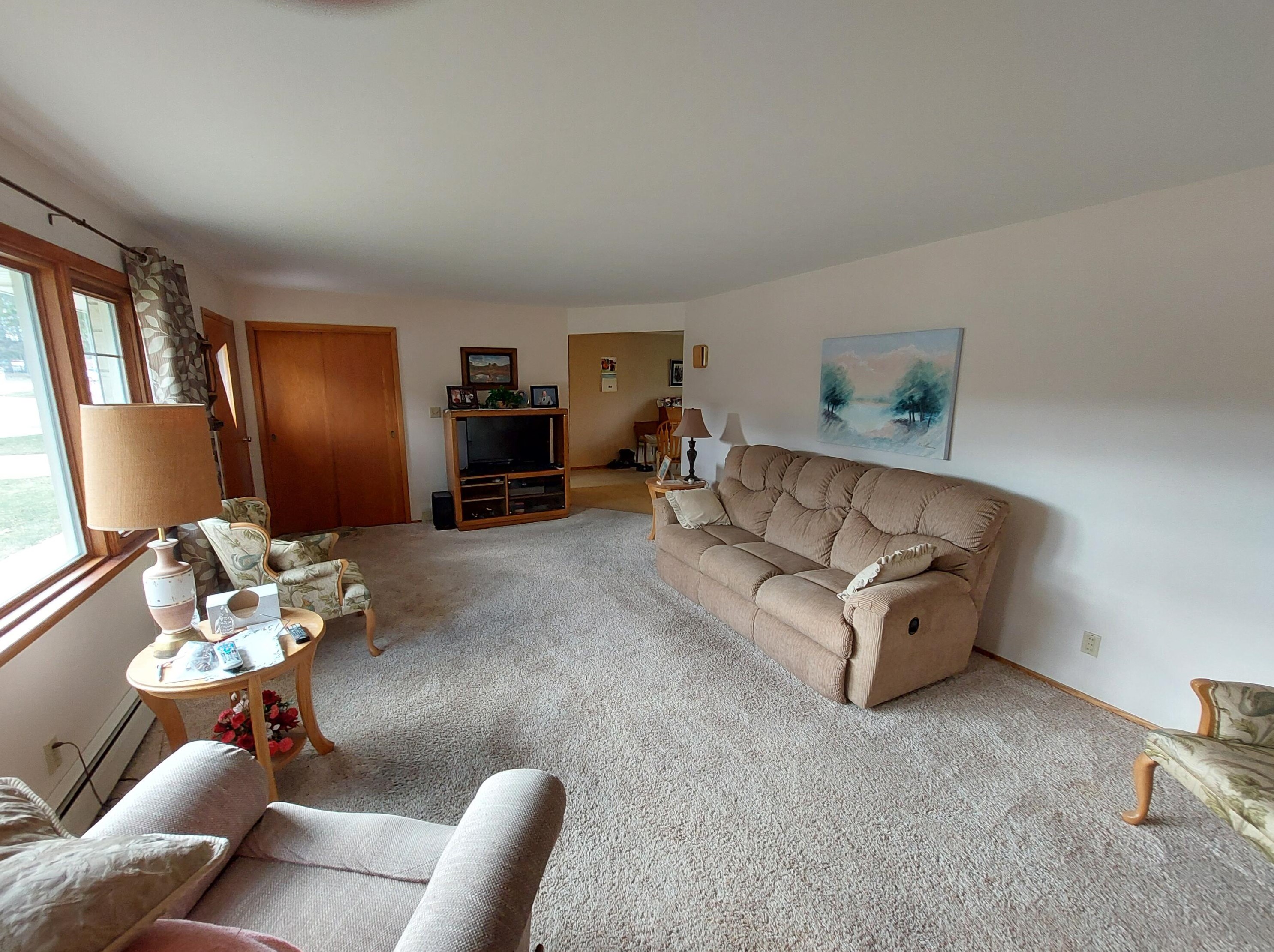 31 Ewald St, Mayville, WI 53050-1437