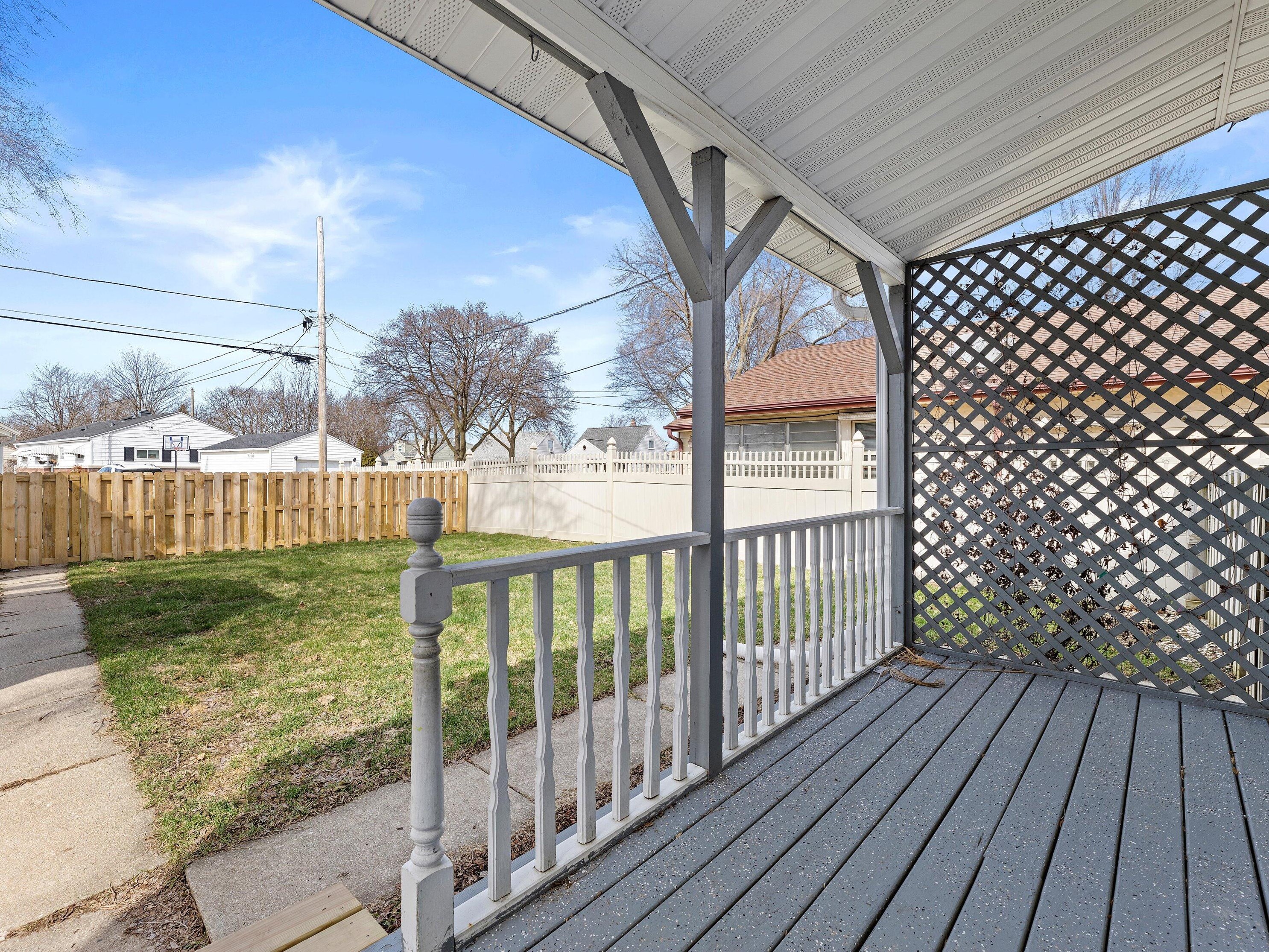 7152 Nash St, Milwaukee WI  53216-1939 exterior