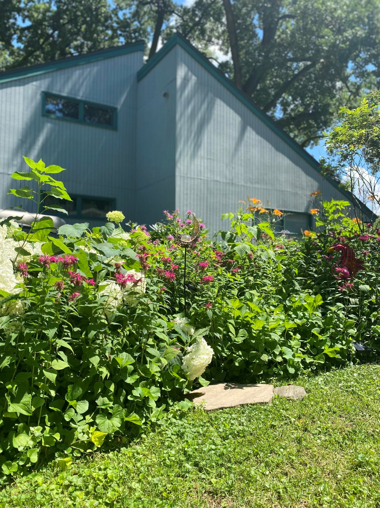 1636 Fairfield Ct, Milwaukee WI  53209-3433 exterior