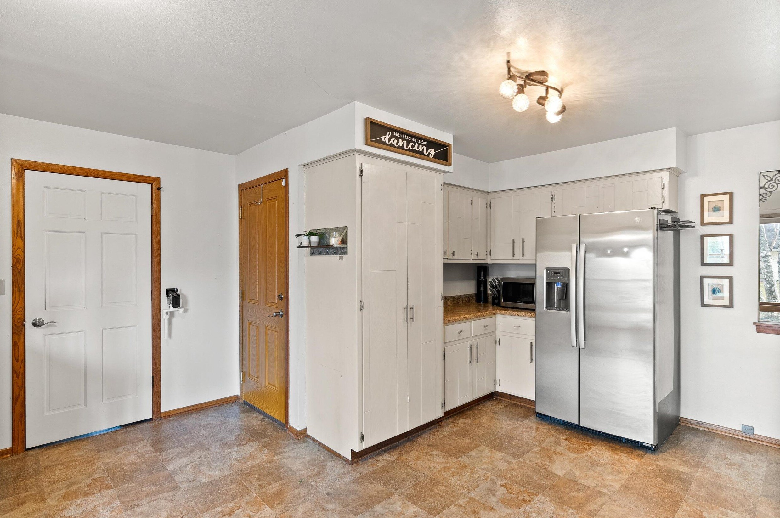 1636 Fairfield Ct, Milwaukee WI  53209-3433 exterior