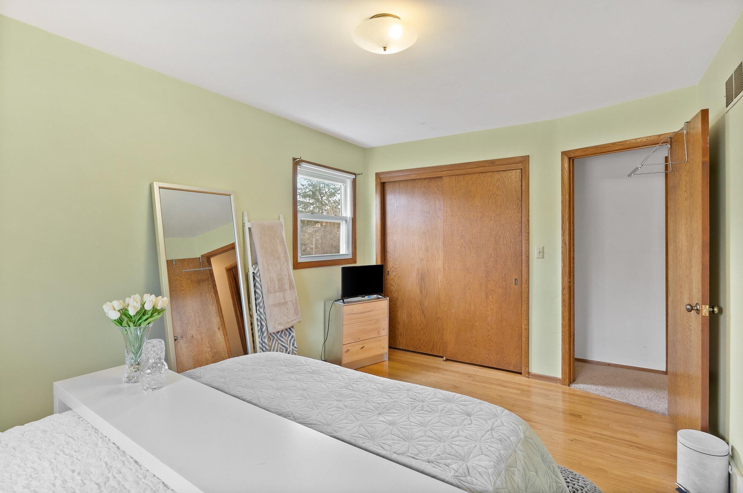 1636 Fairfield Ct, Milwaukee WI  53209-3433 exterior