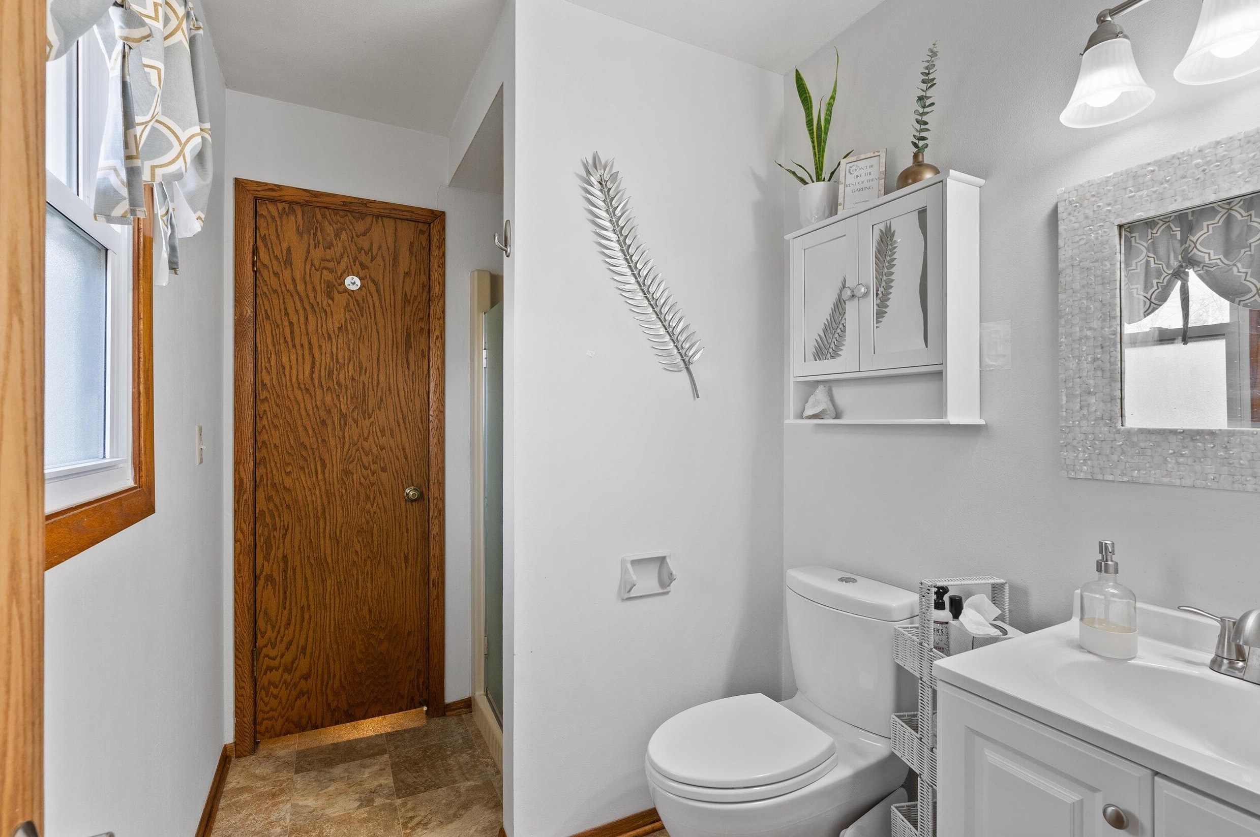 1636 Fairfield Ct, Milwaukee WI  53209-3433 exterior