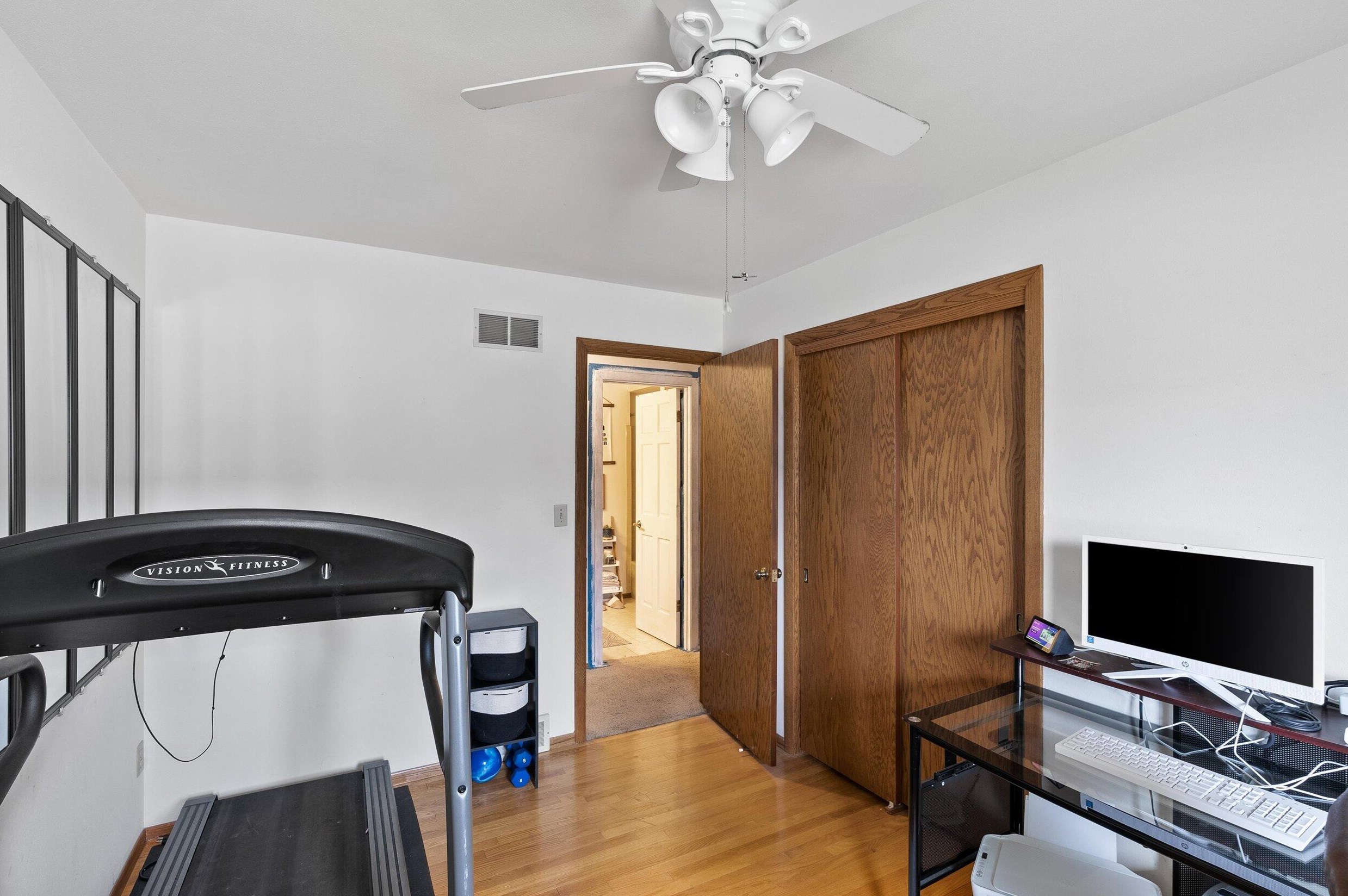 1636 Fairfield Ct, Milwaukee WI  53209-3433 exterior