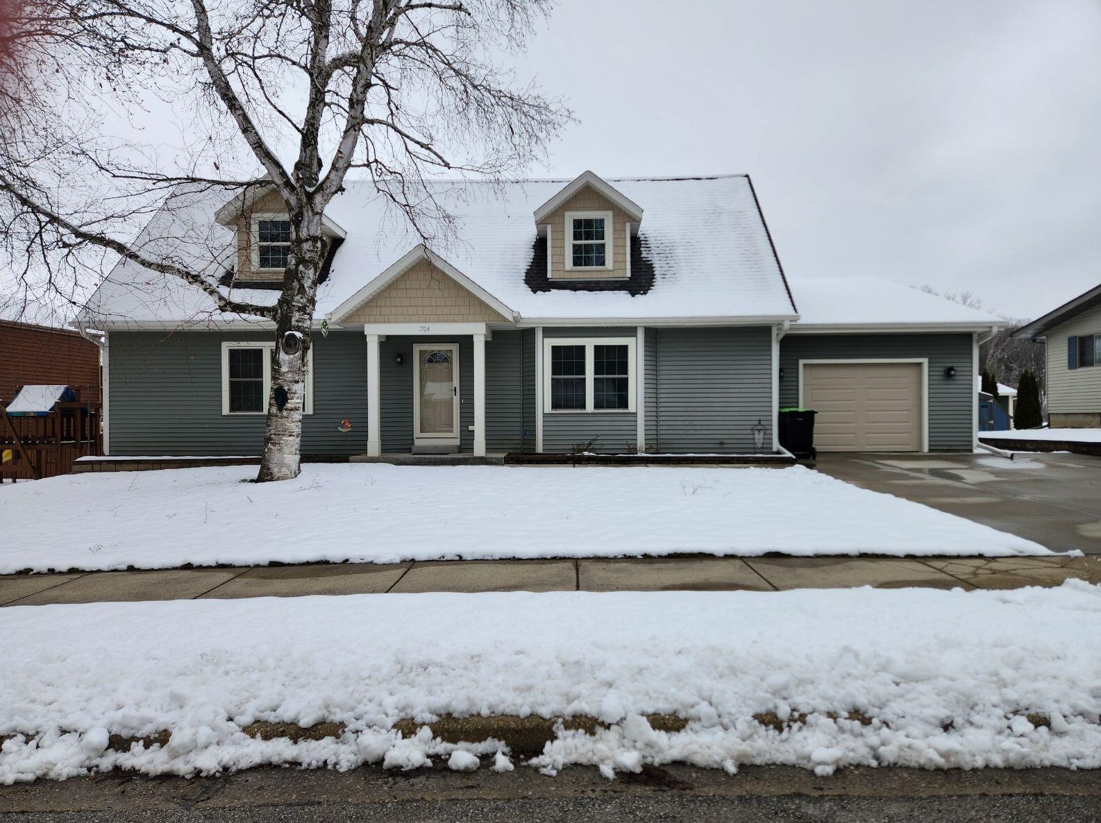 704 Moraine Ct, Kewaskum, WI 53040