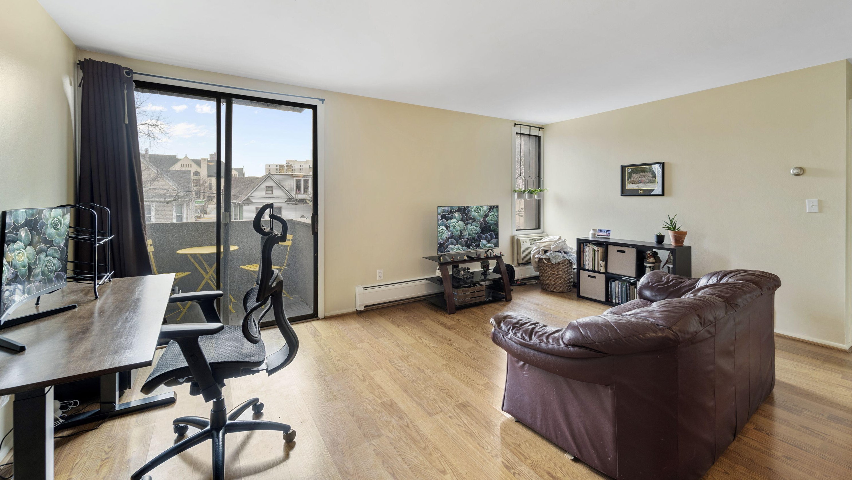 2025 E Greenwich Ave #217, Milwaukee, WI 53211