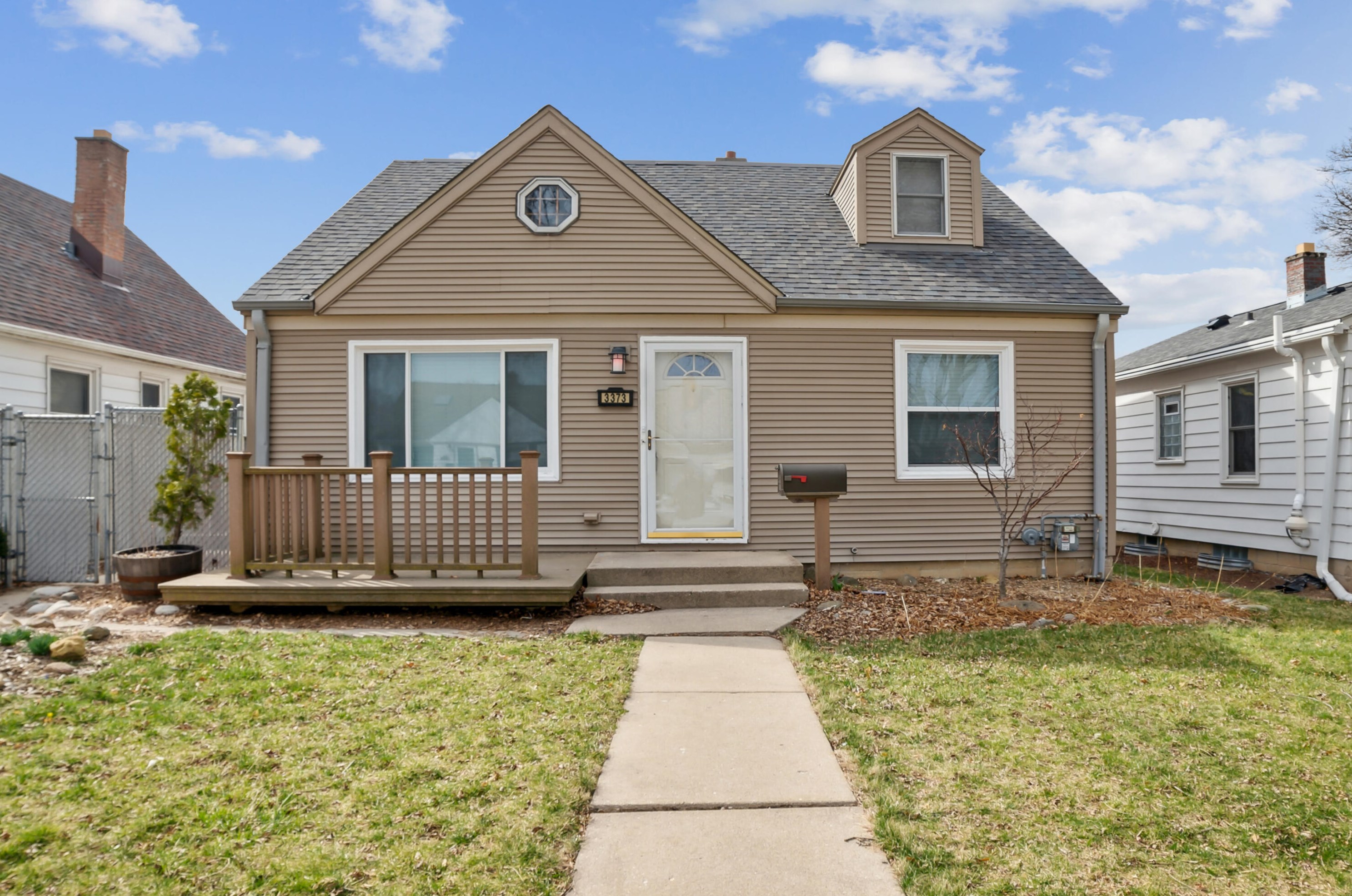 3373 90th St, Milwaukee WI  53227-4403 exterior