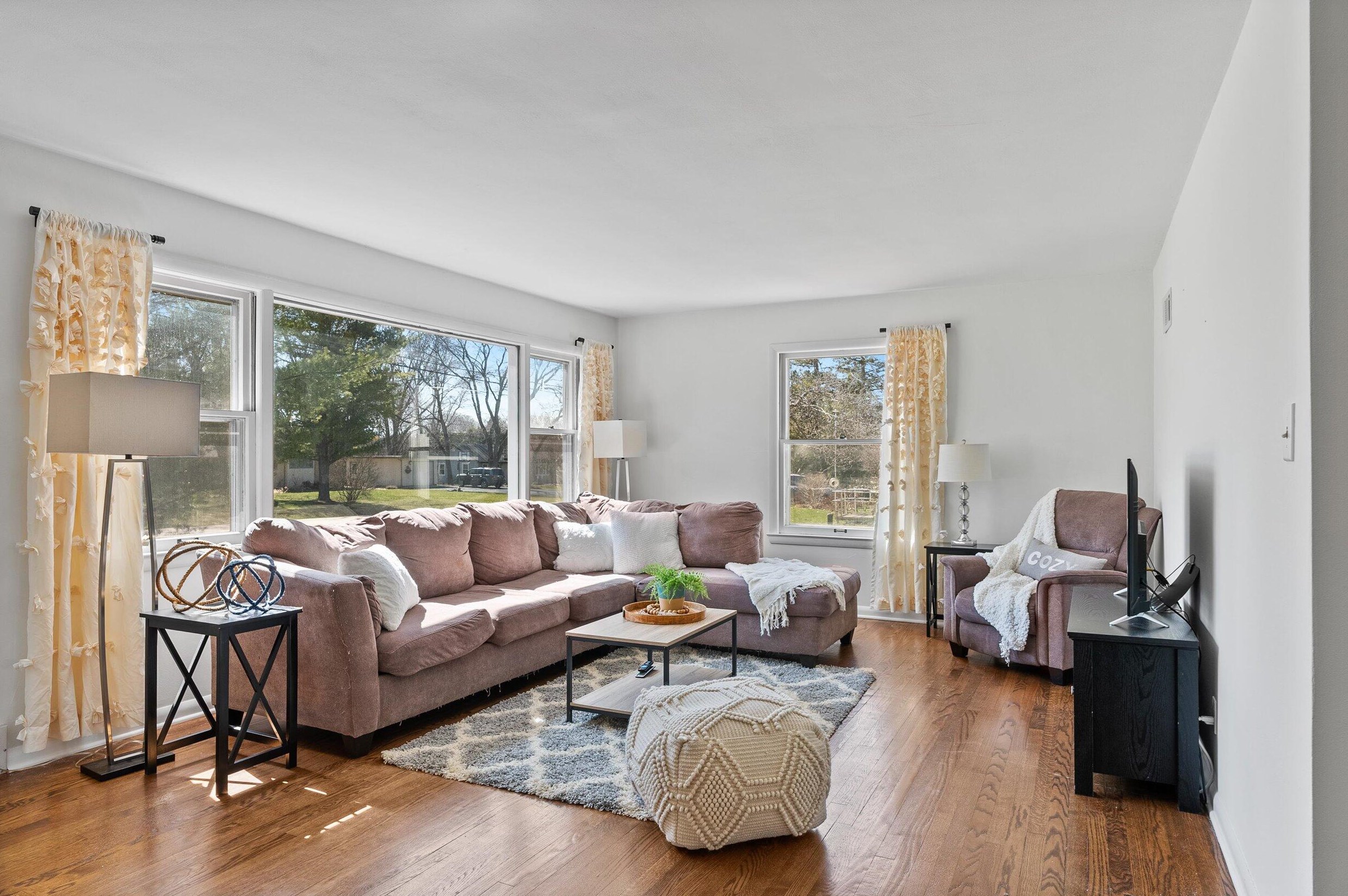 320 Washington Ct, Thiensville, WI 53092
