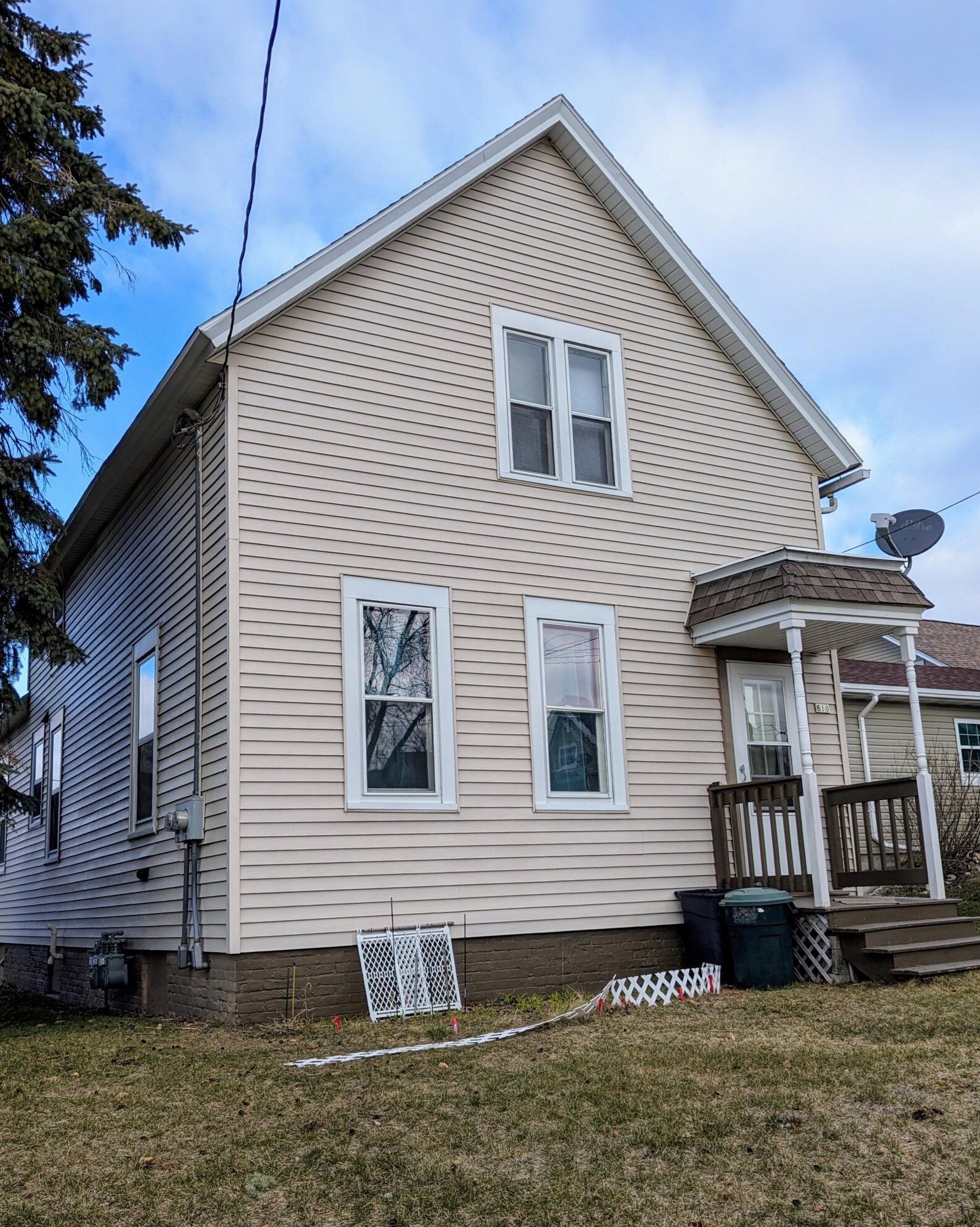 810 S 25th St, Manitowoc, WI 54220