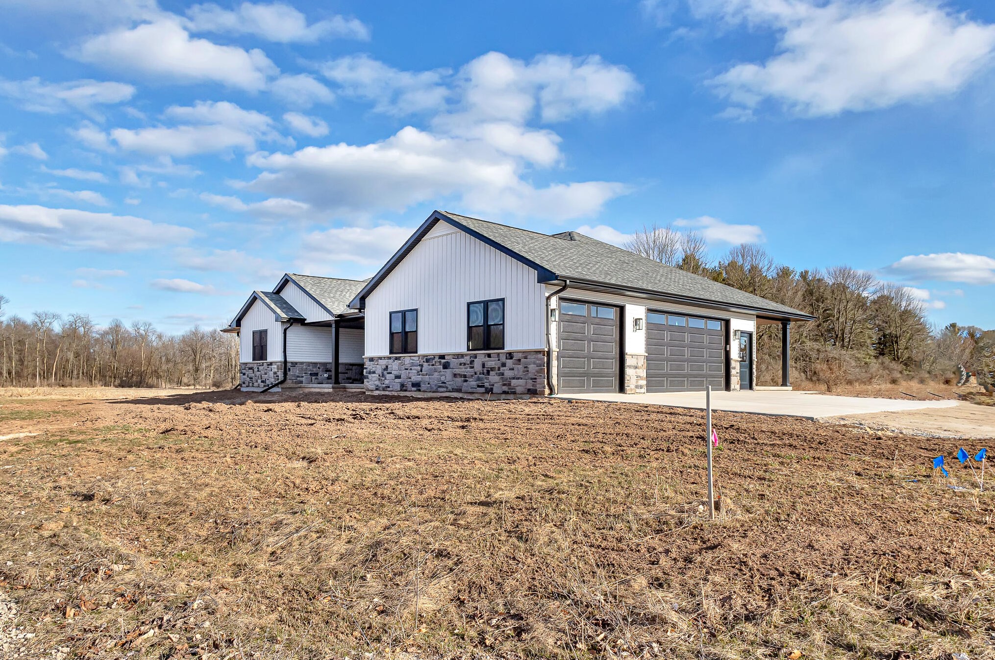 299 Stoney Brook Dr, Manitowoc, WI 54220-8611