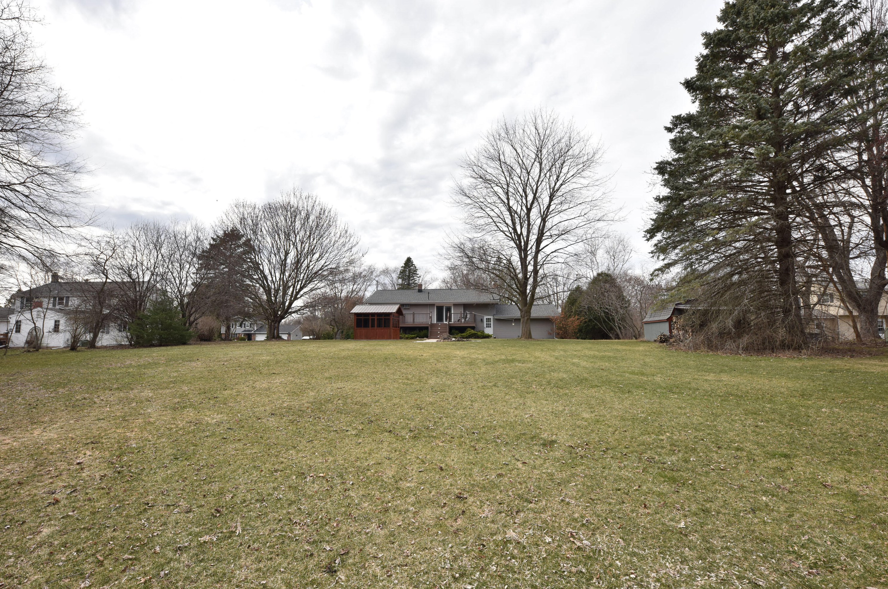 402 Vista View Dr, Cedarburg WI  53012-9178 exterior