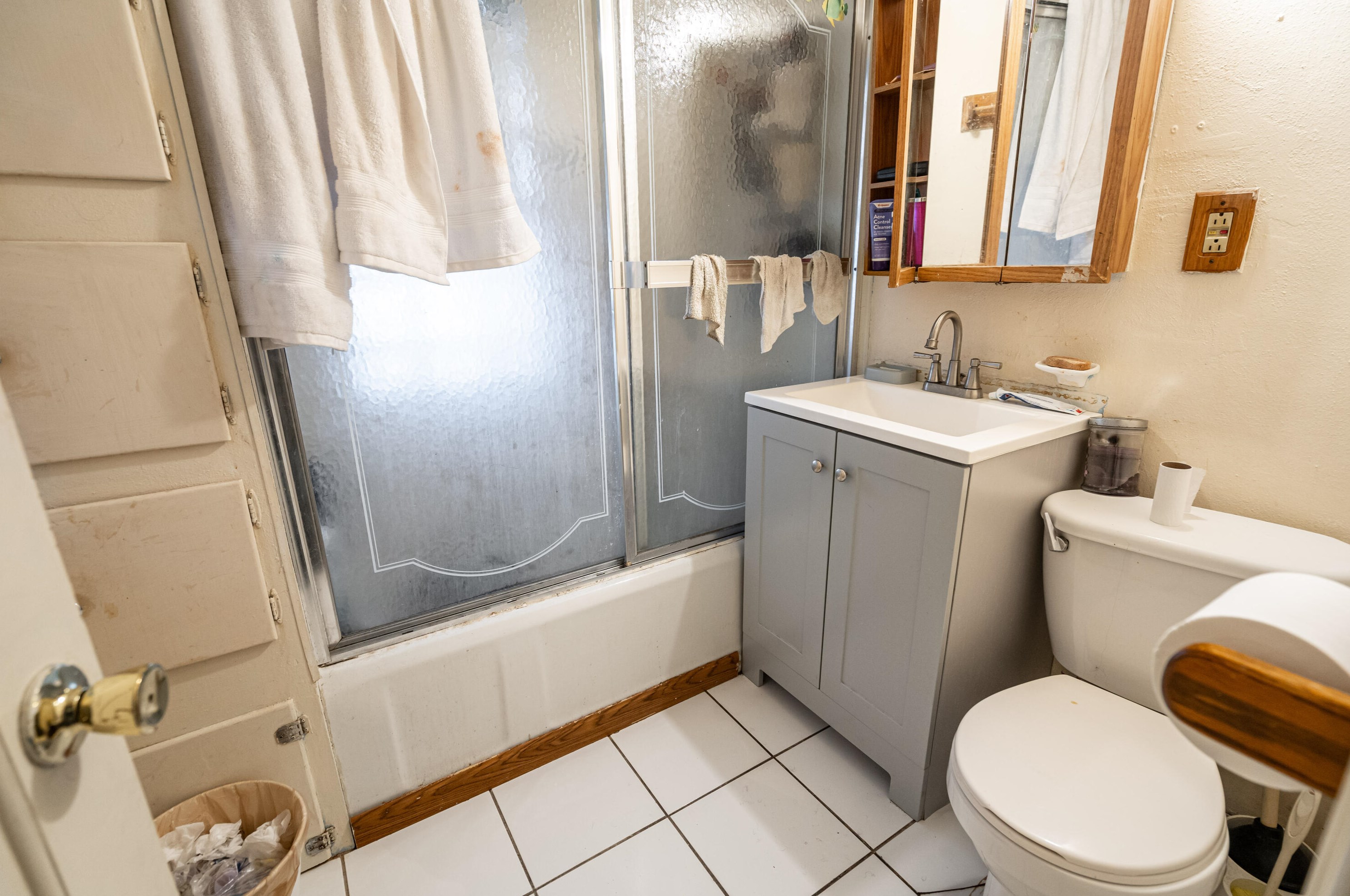 5161 56, Milwaukee WI 53218-4215 exterior