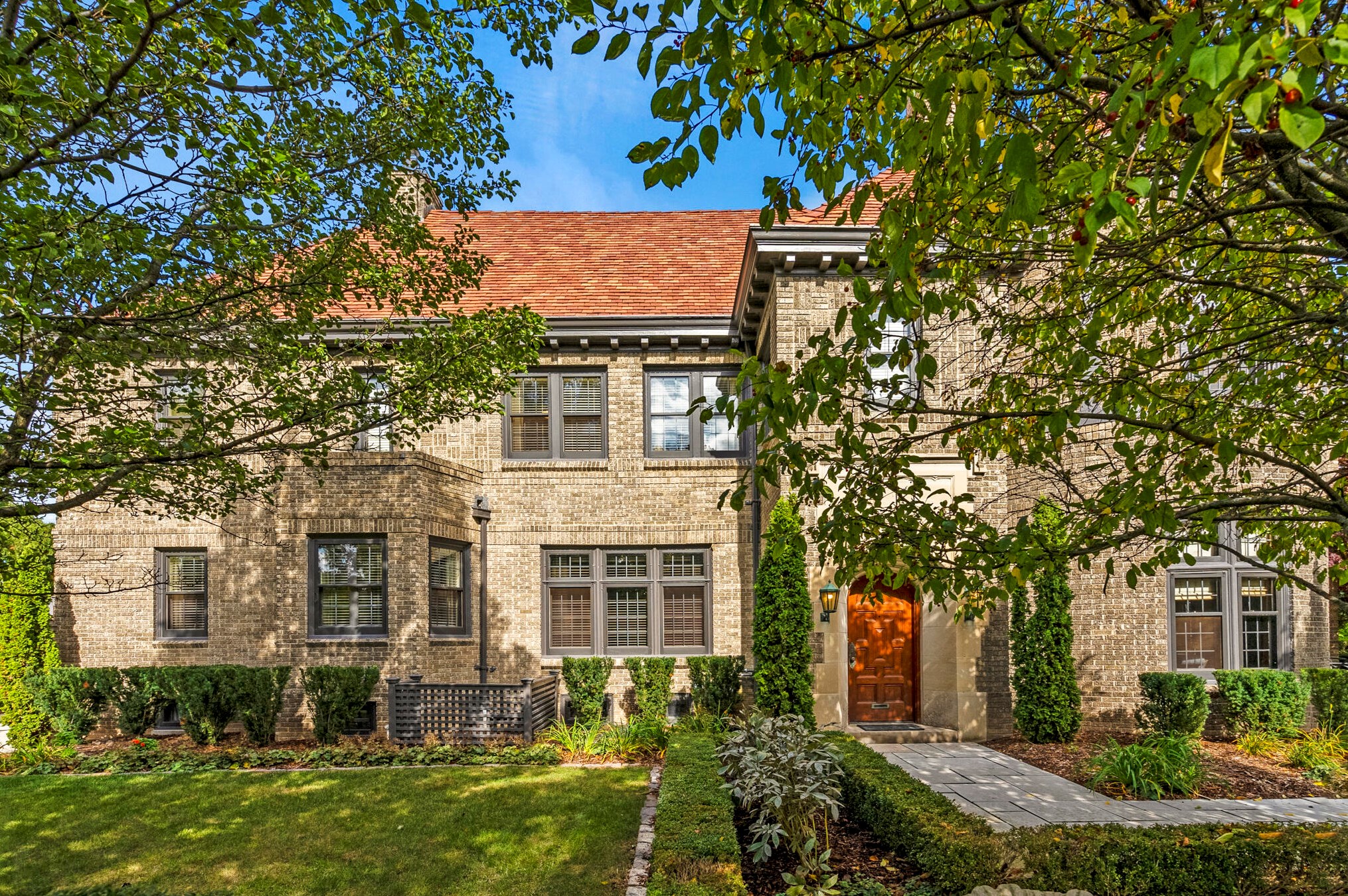 3801 N Lake Dr, Milwaukee, WI 53211