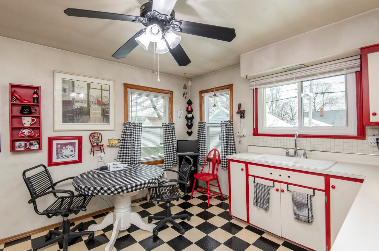 3745 86, Milwaukee WI 53227-4622 exterior