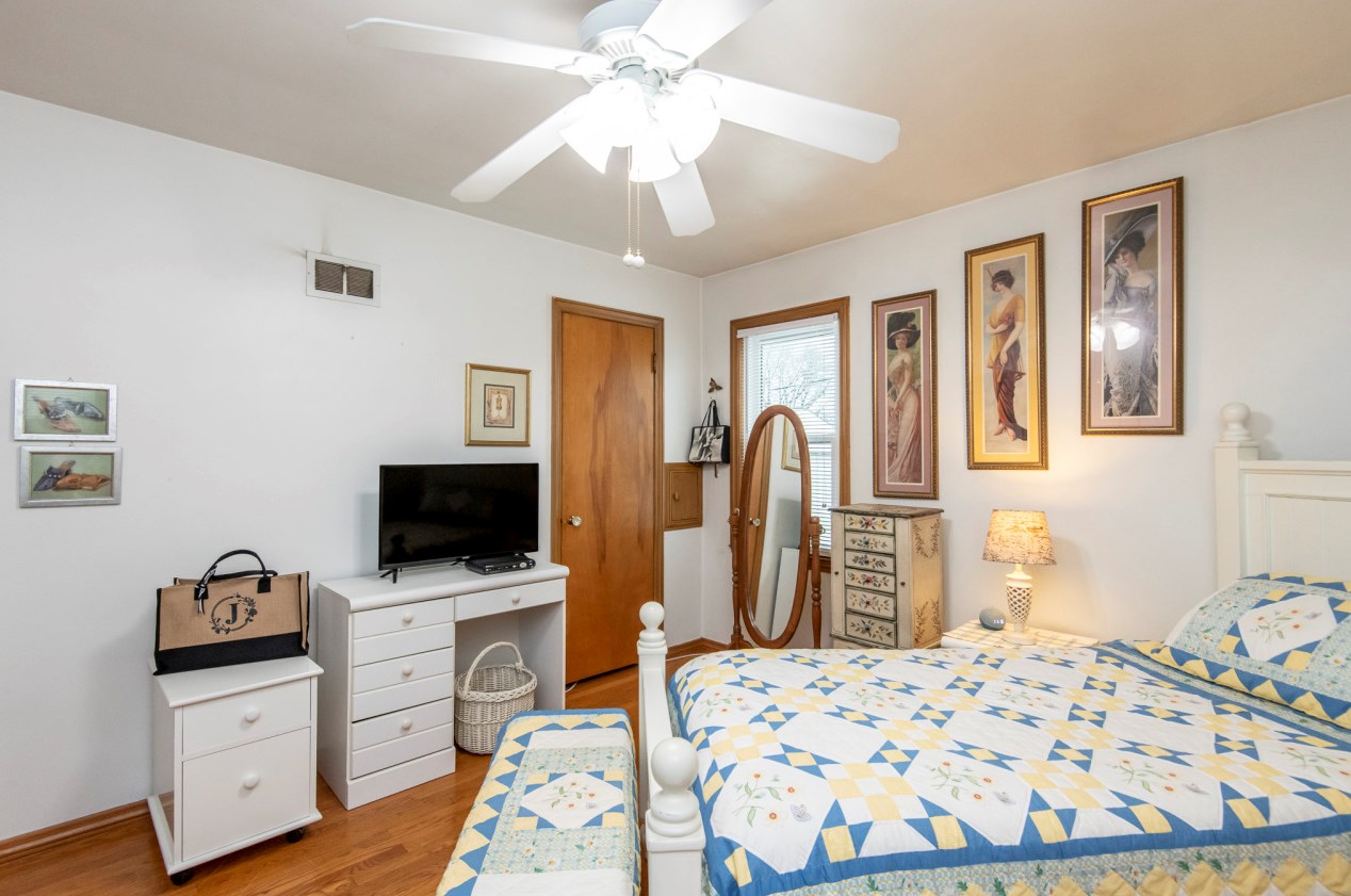 3745 86, Milwaukee WI 53227-4622 exterior