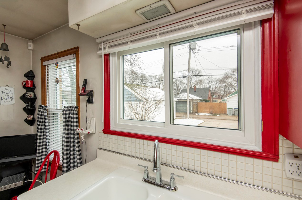 3745 86, Milwaukee WI 53227-4622 exterior