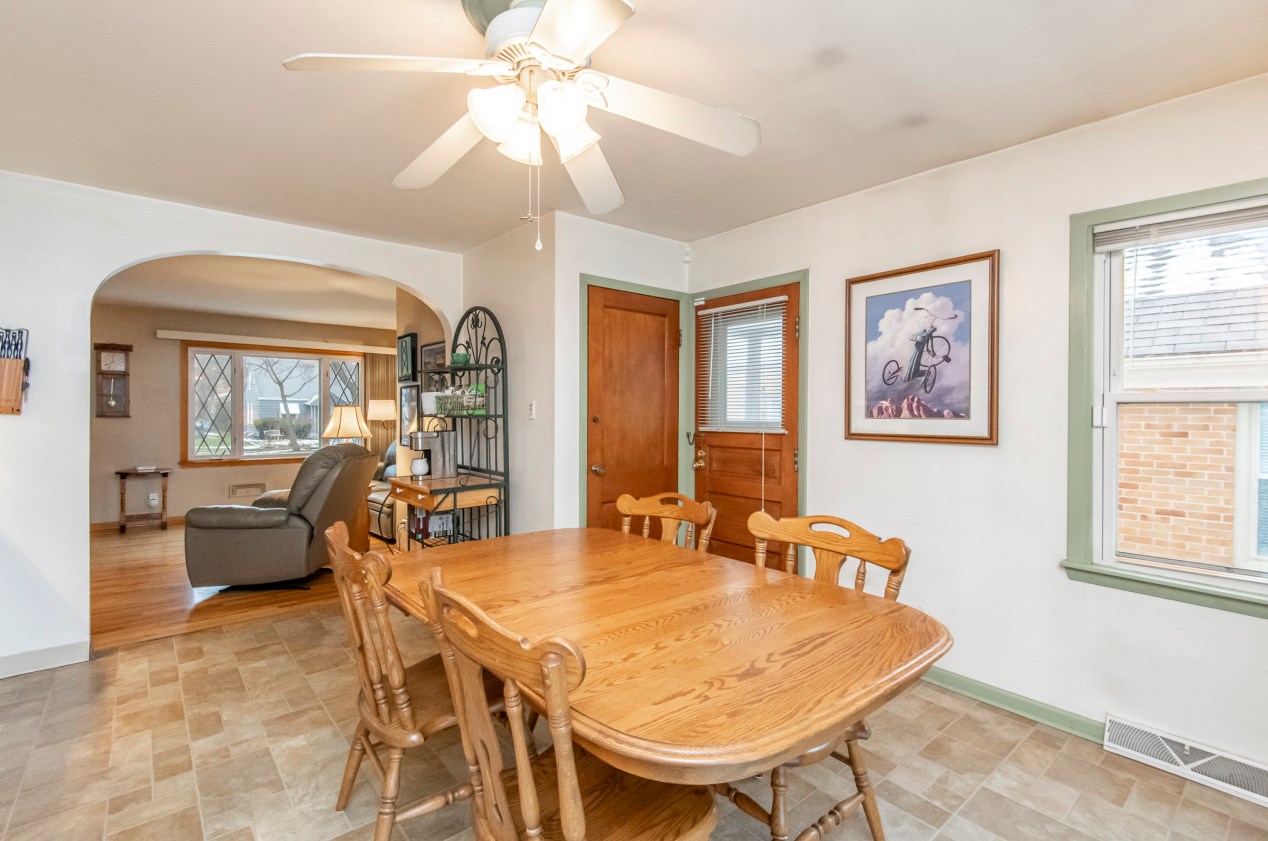 2769 87 St, Milwaukee WI 53224-5437 exterior