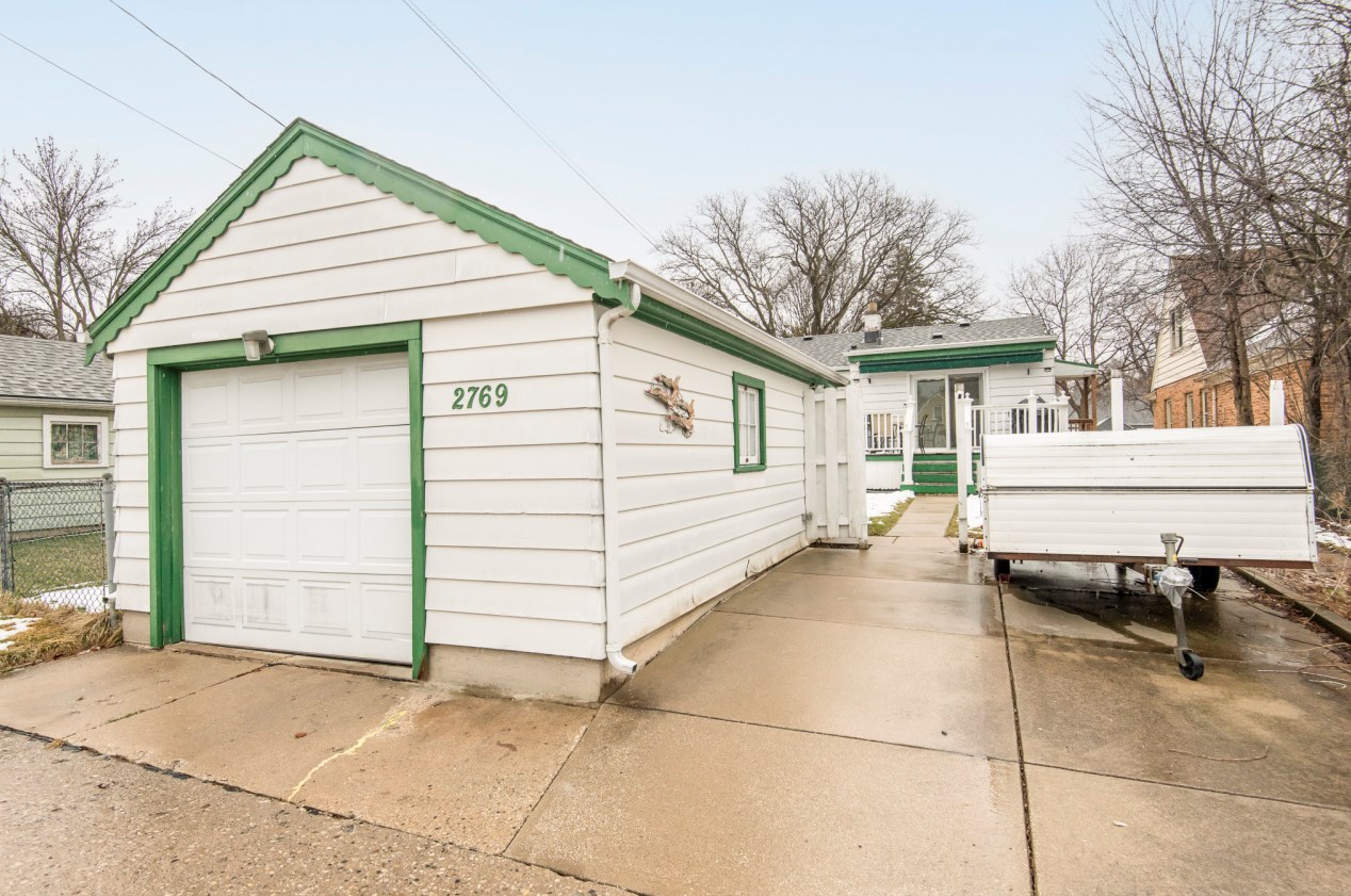 2769 87 St, Milwaukee WI 53224-5437 exterior