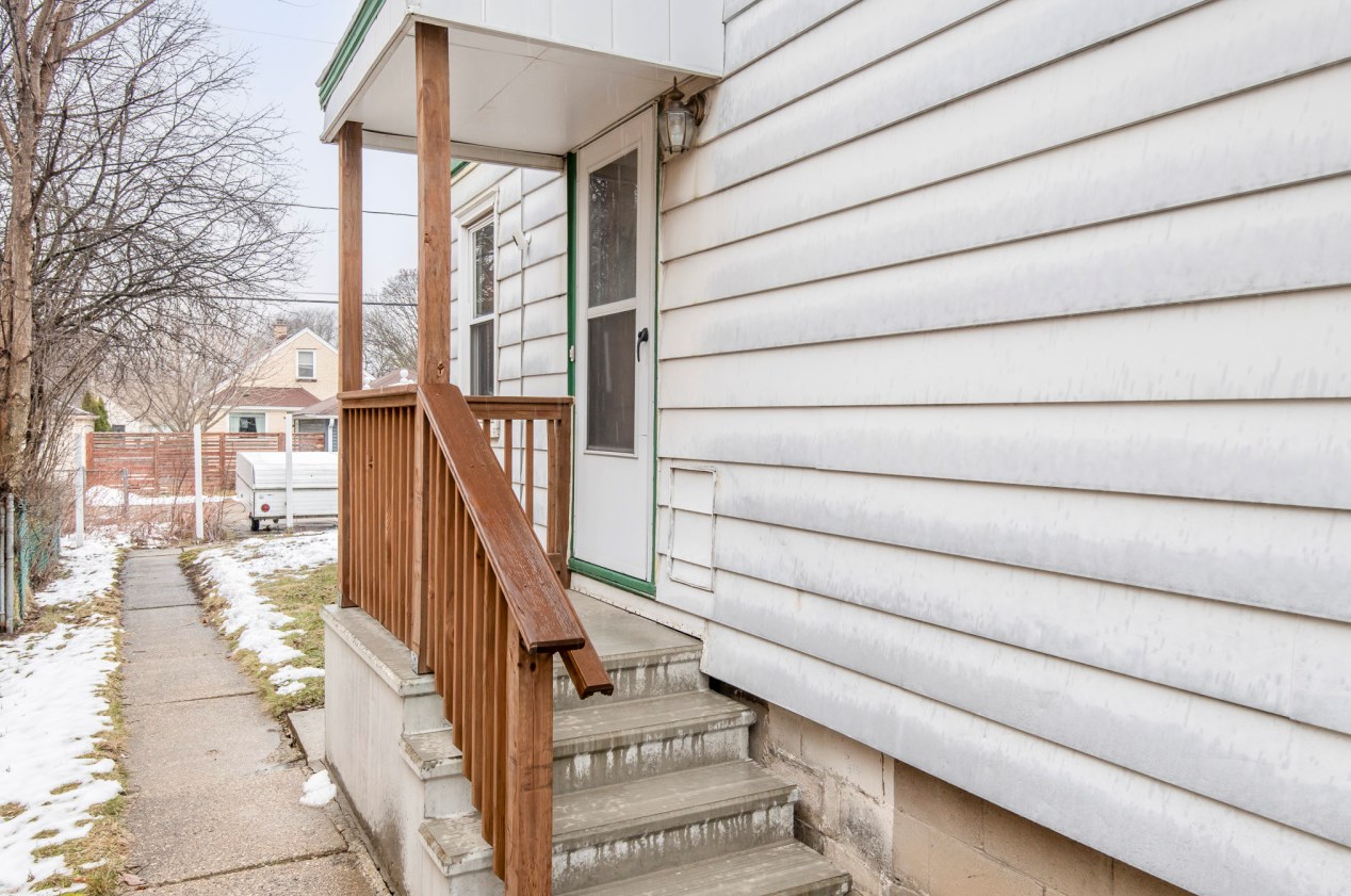 2769 87 St, Milwaukee WI 53224-5437 exterior