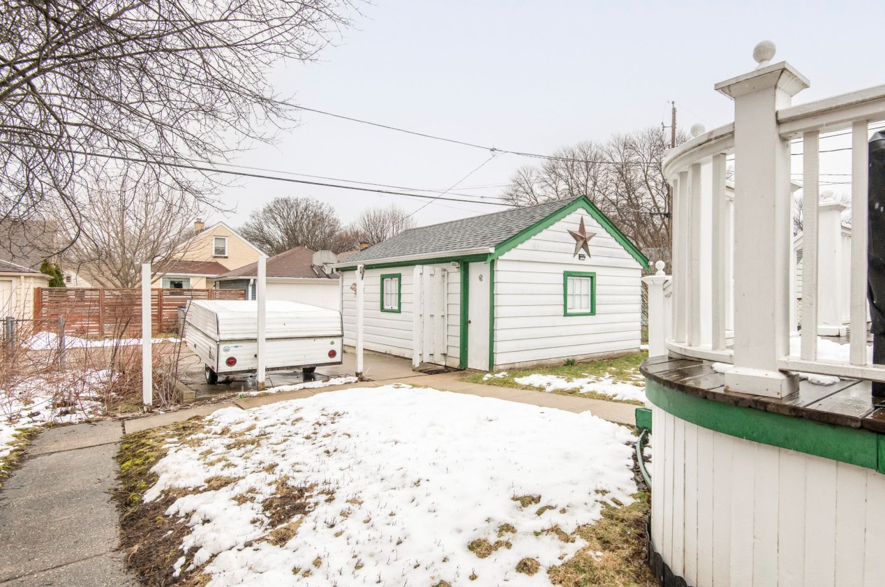 2769 87 St, Milwaukee WI 53224-5437 exterior