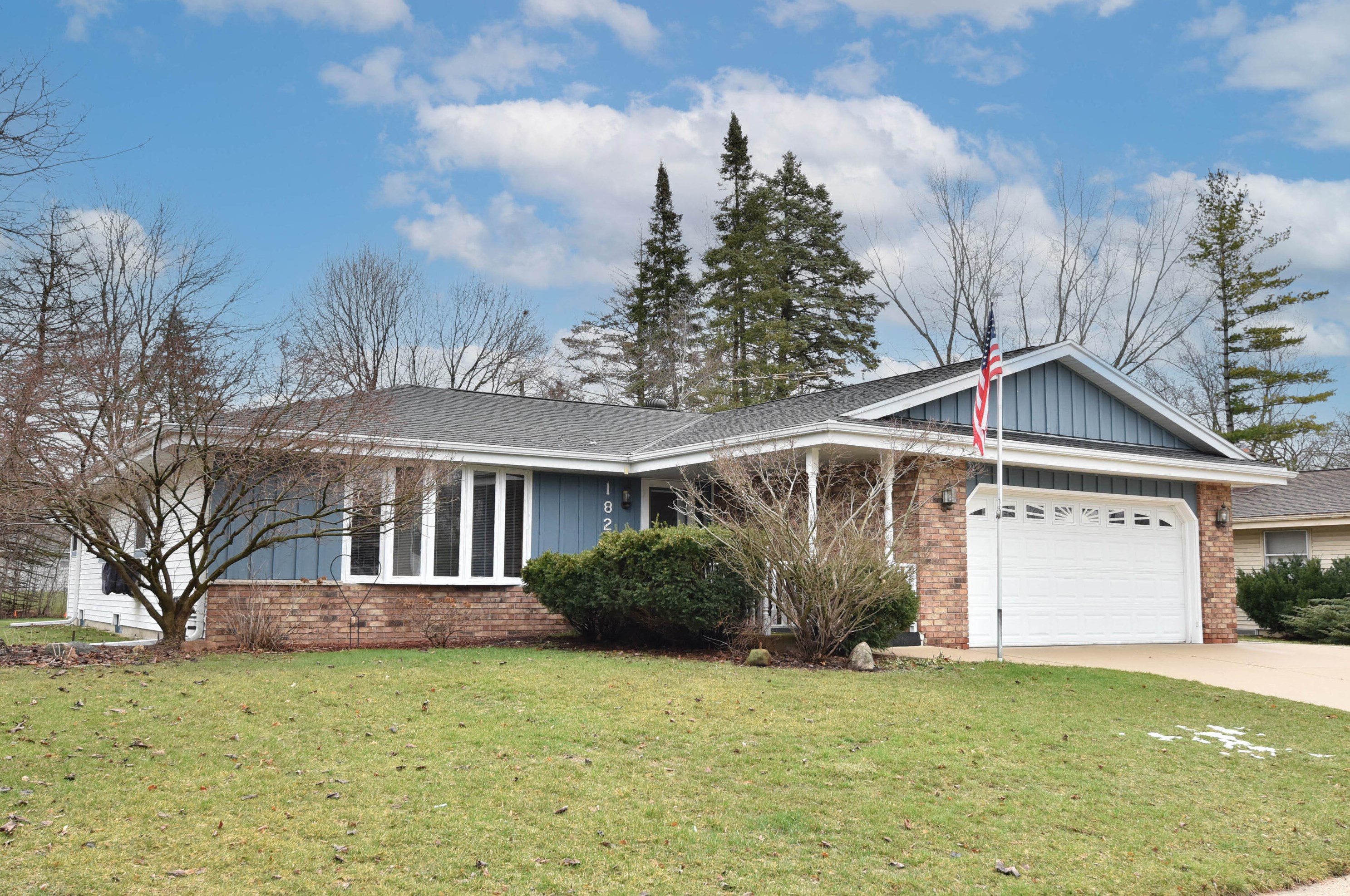 1821 Dixie Dr, Waukesha, WI 53189-7329