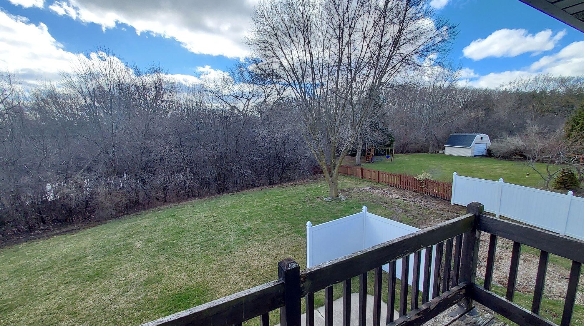 8857 Lake Pointe Cir, Hales Corners, WI 53132-8541