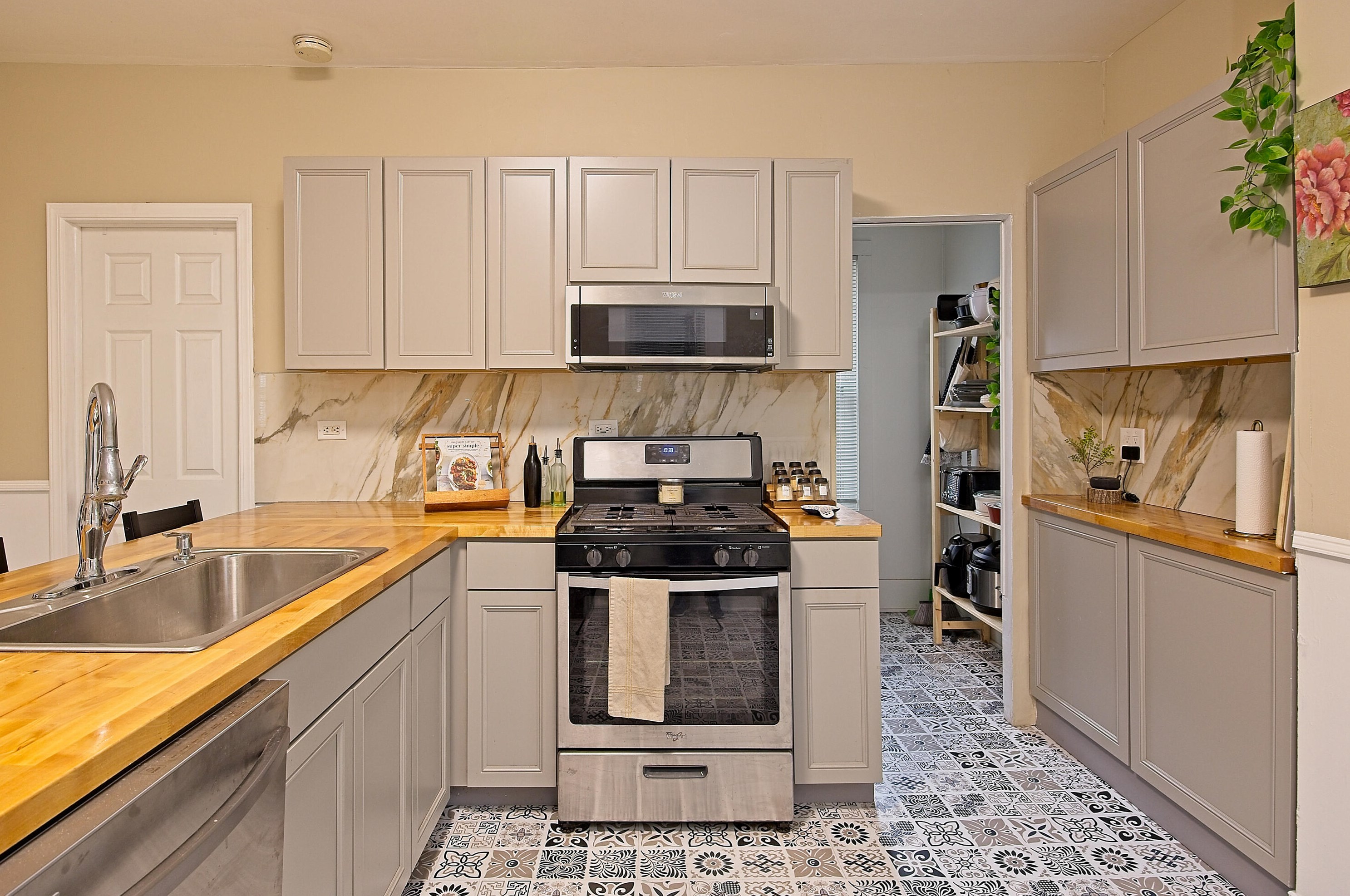 4315 6th Ave, Kenosha WI  53140-2931 exterior