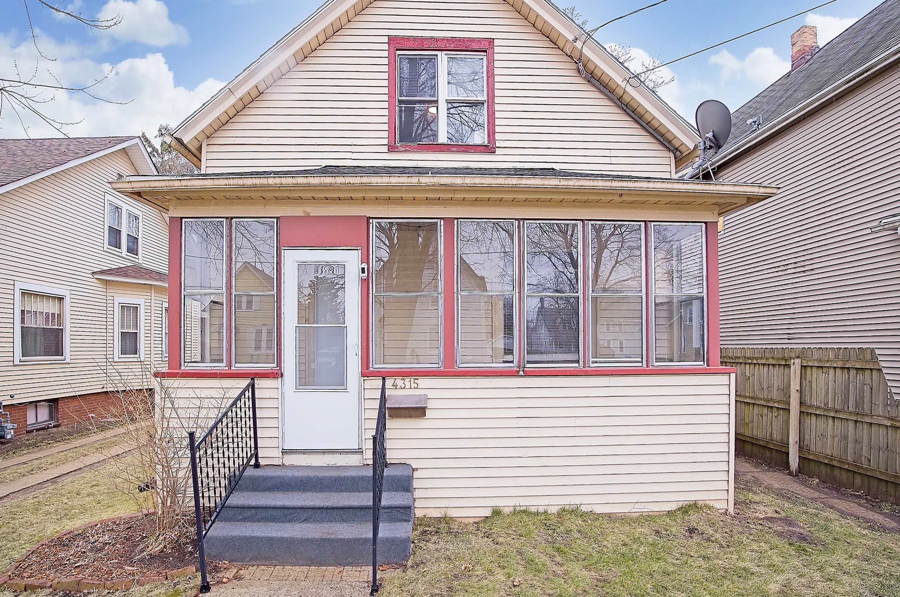 4315 6th Ave, Kenosha WI  53140-2931 exterior