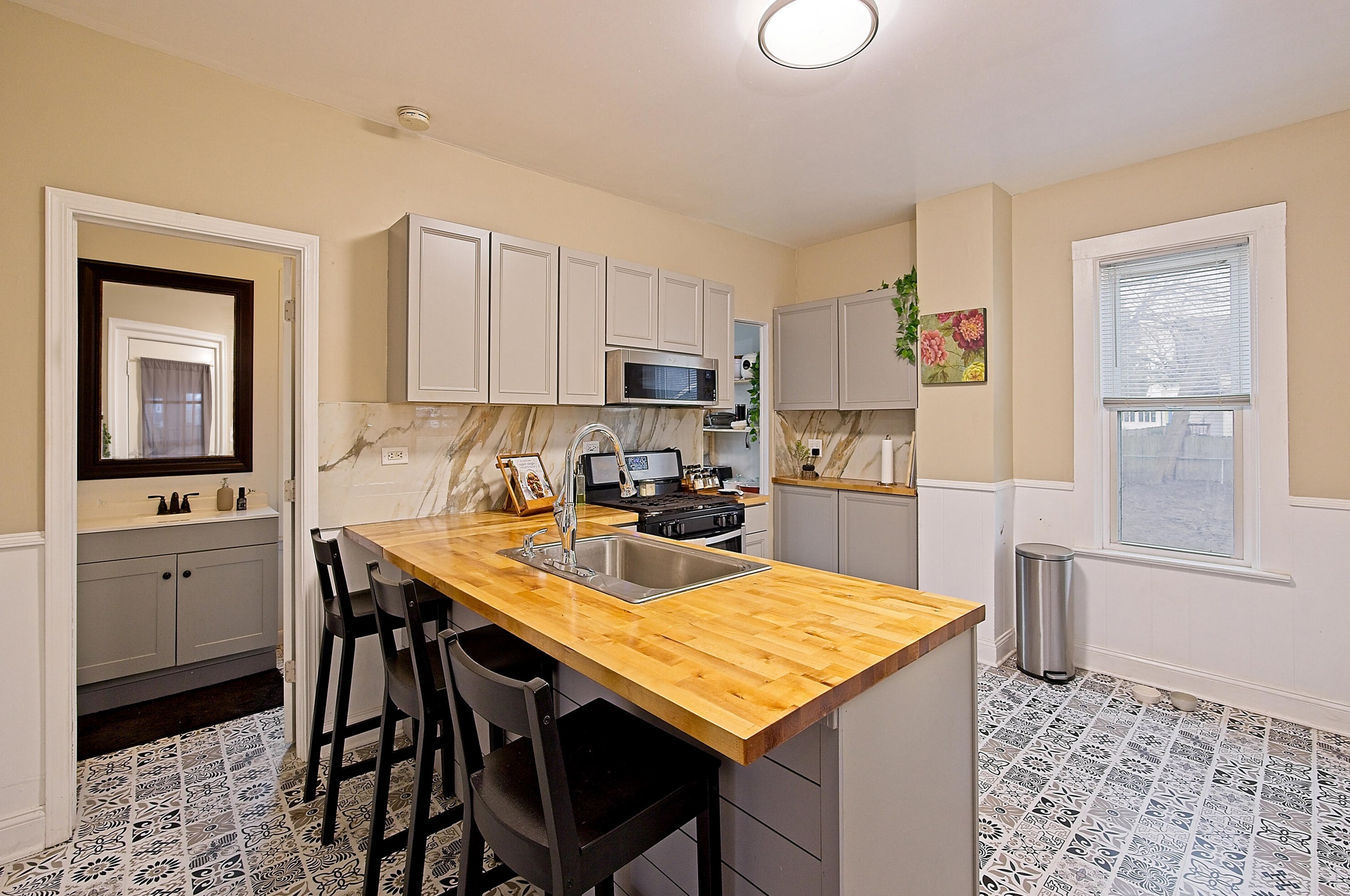 4315 6th Ave, Kenosha WI  53140-2931 exterior