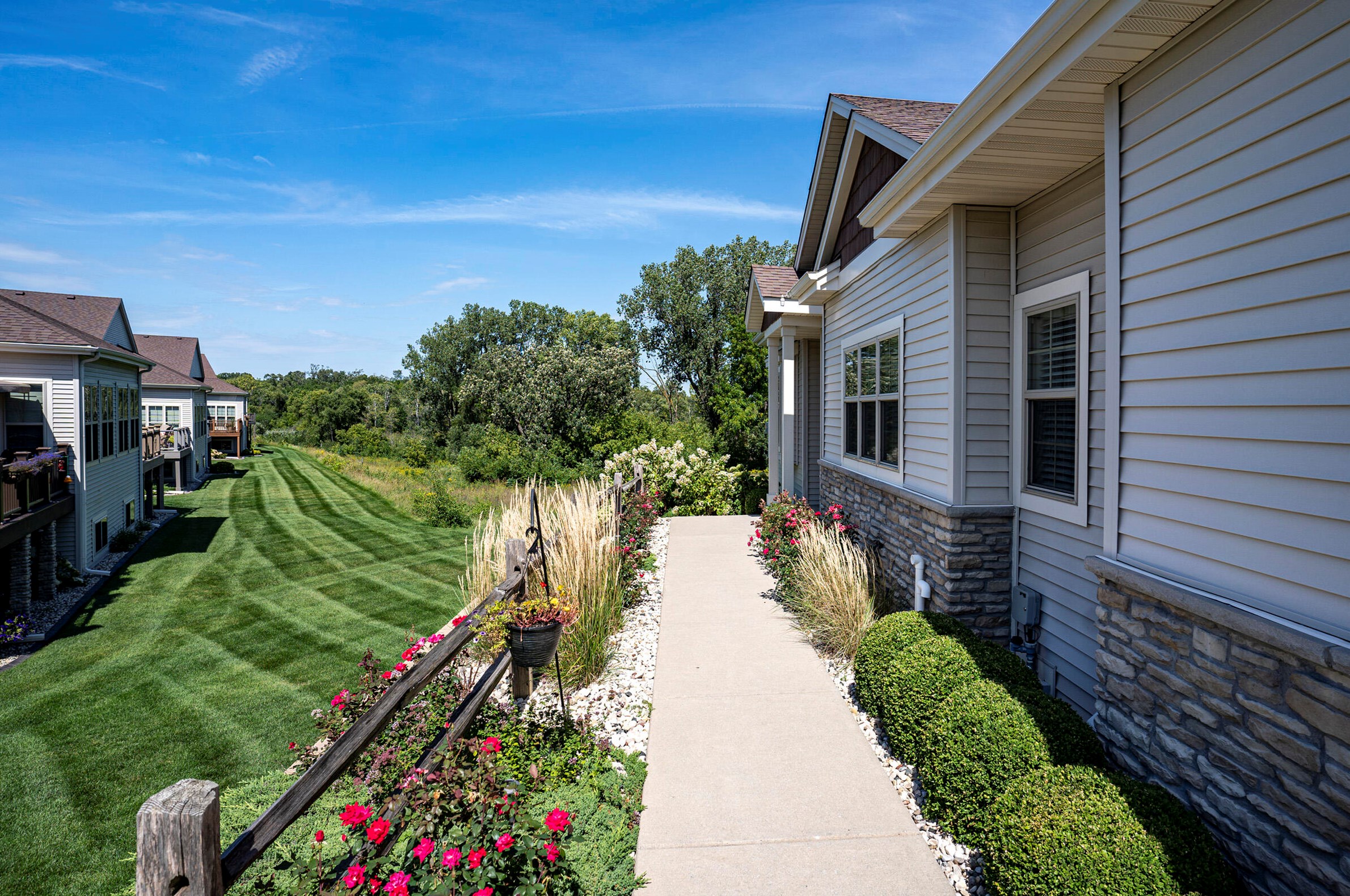 1142 Black Bear Dr, Mukwonago, WI 53149-7705