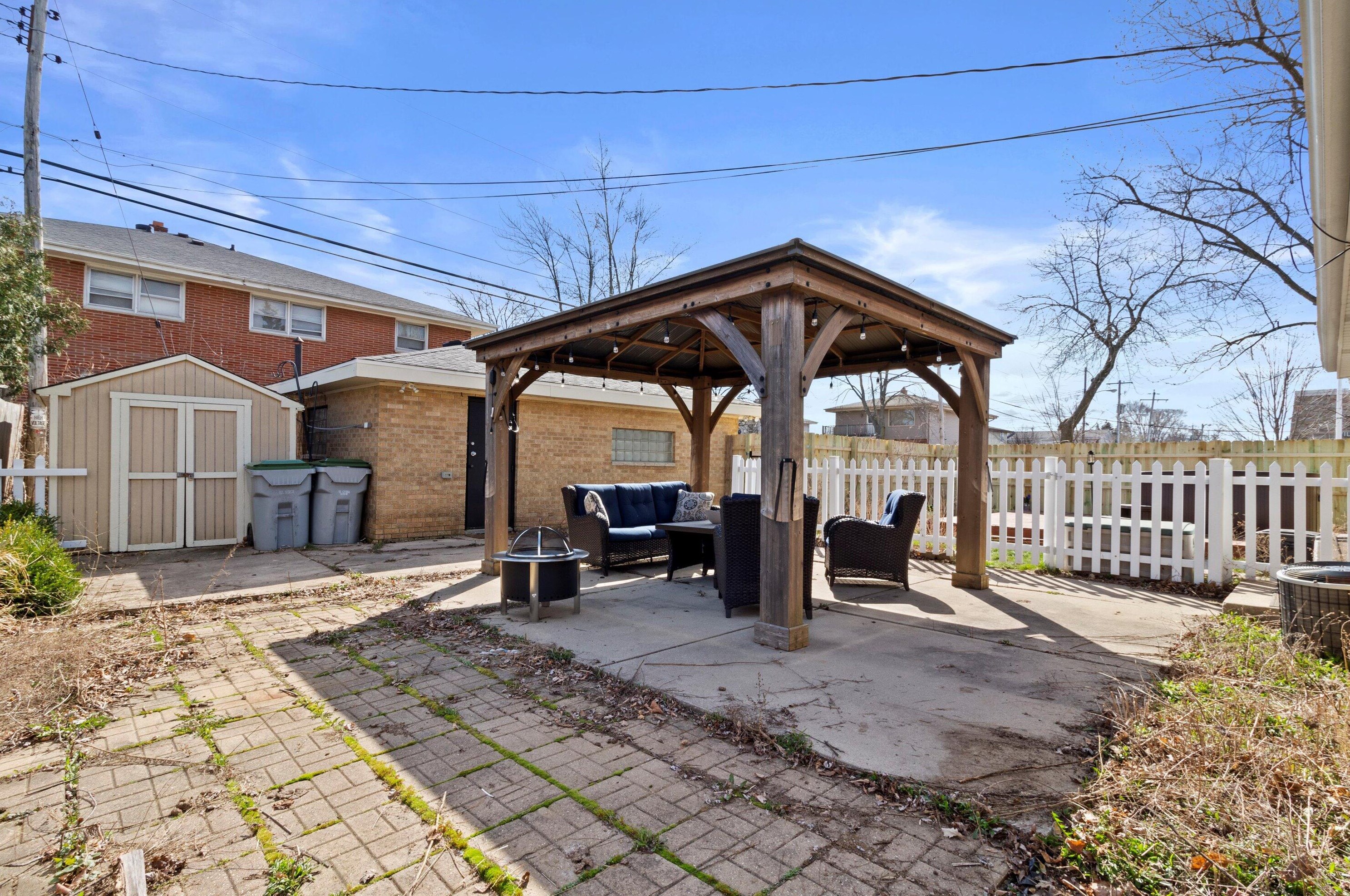 8853 Brentwood Ave, Milwaukee WI  53224-5300 exterior