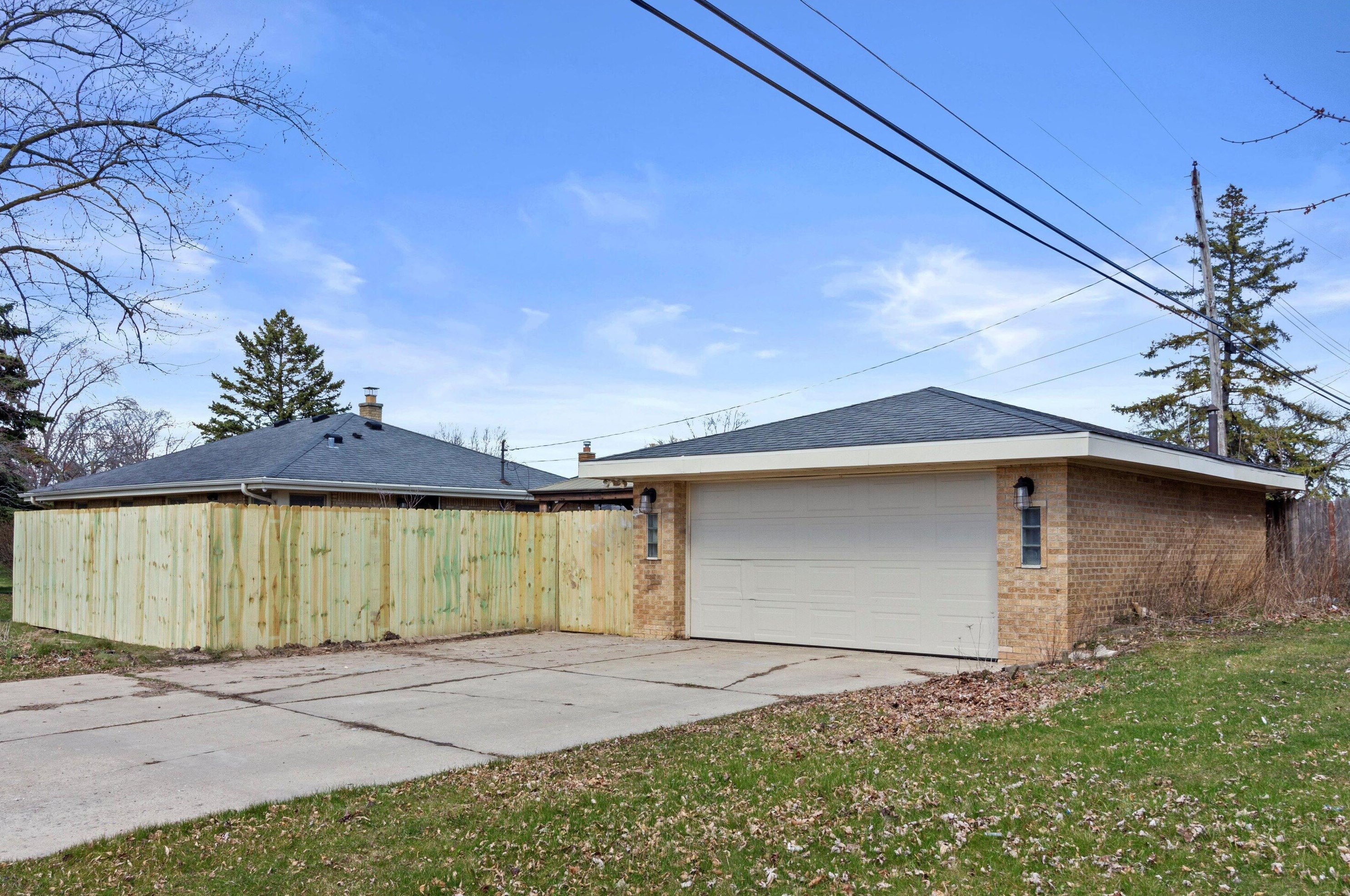 8853 Brentwood Ave, Milwaukee WI  53224-5300 exterior