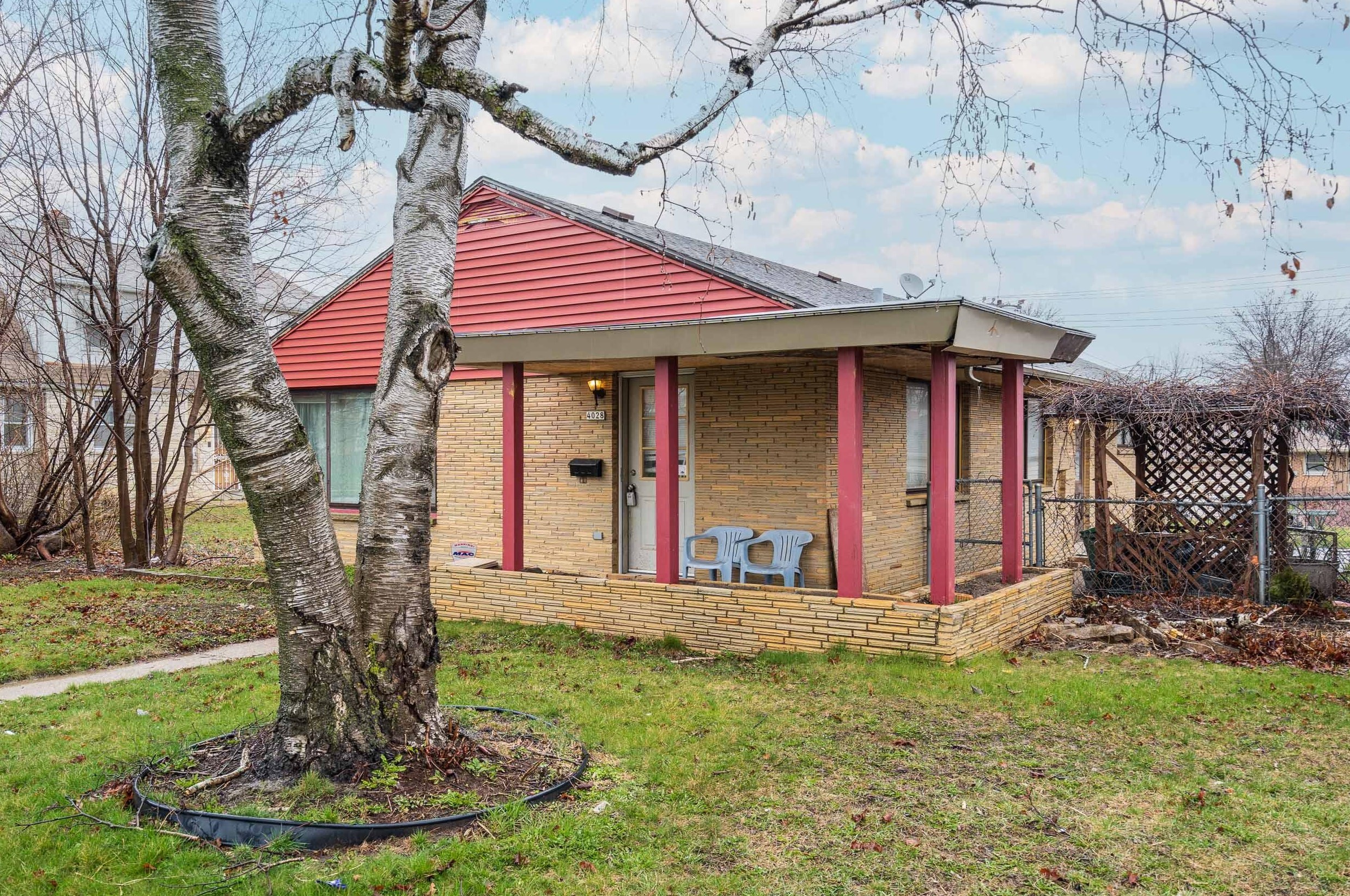 4028 64th St, Milwaukee, WI 53216-1148