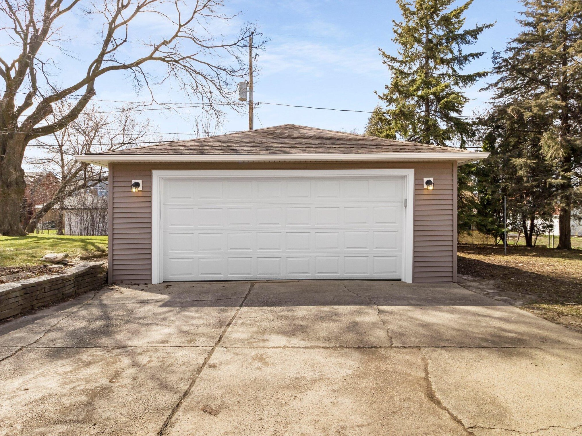 527 98th St, Milwaukee, WI 53226-4303