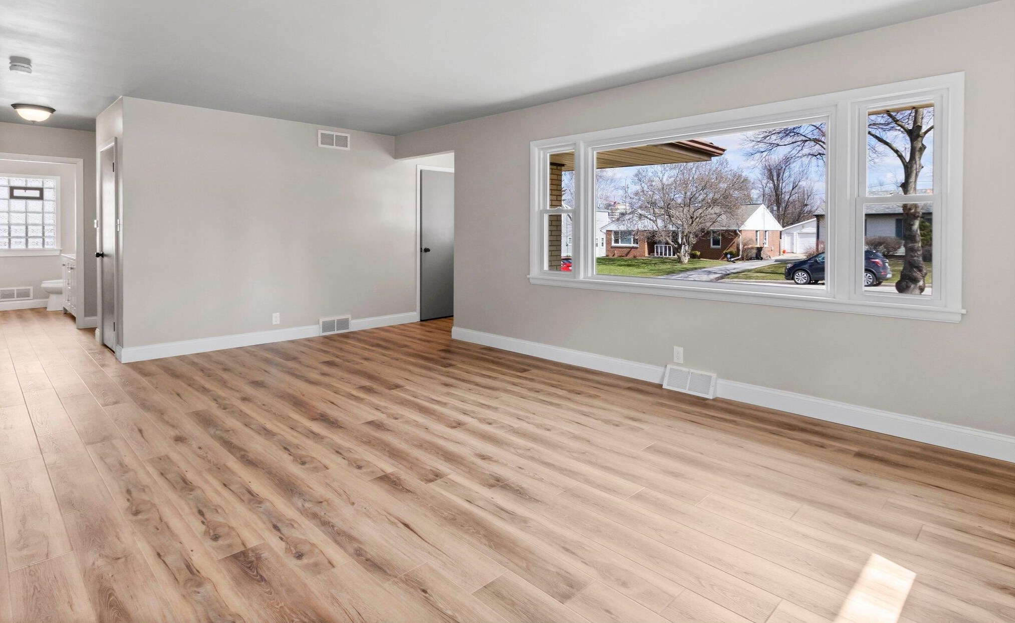 527 98, Milwaukee WI 53226-4303 exterior