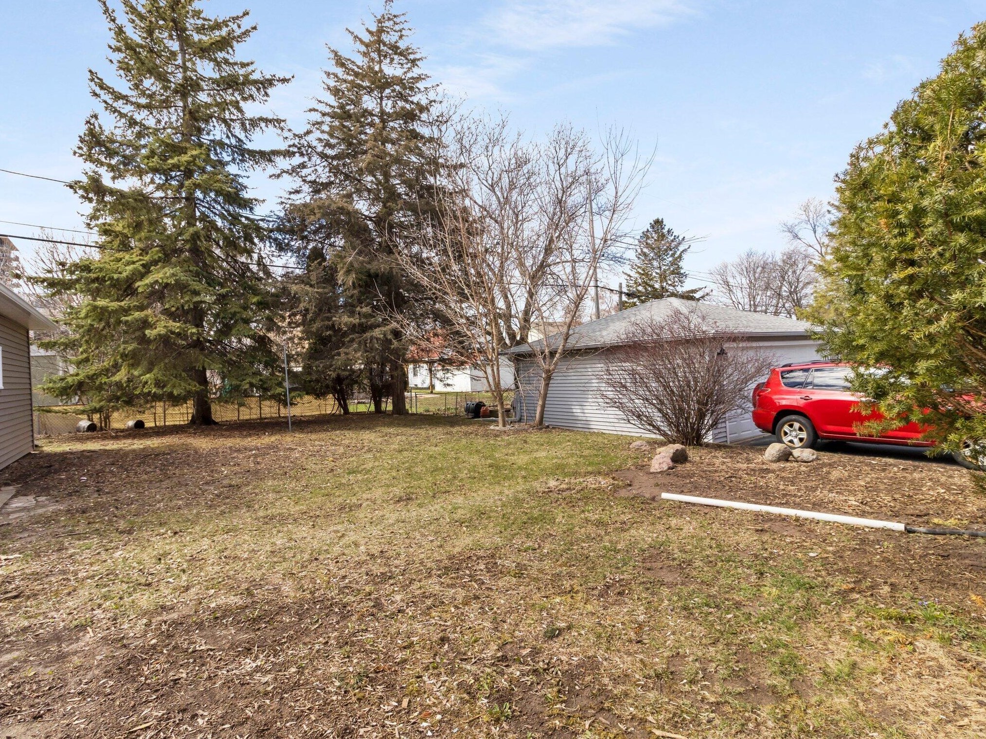 527 98, Milwaukee WI 53226-4303 exterior