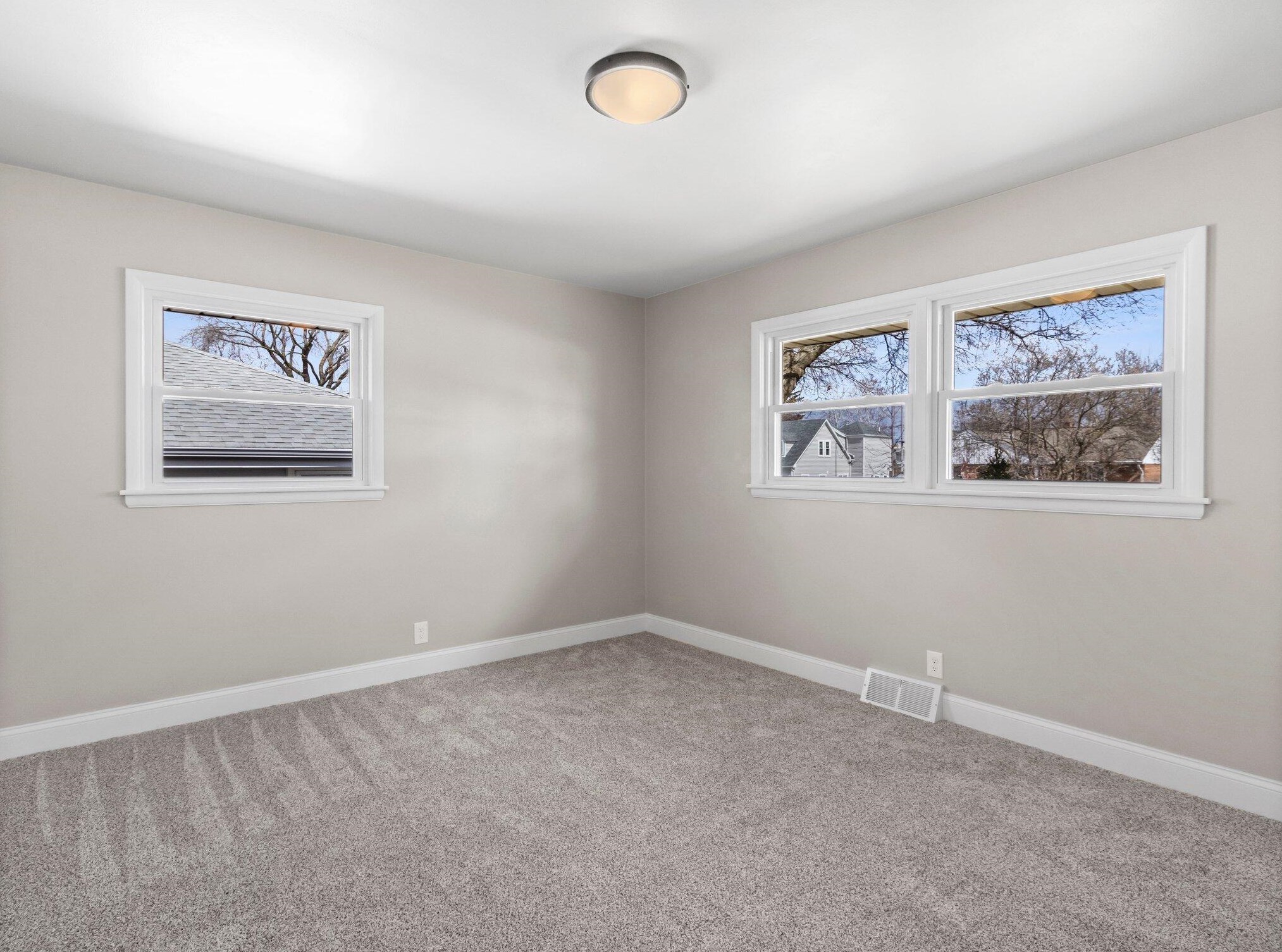 527 98, Milwaukee WI 53226-4303 exterior