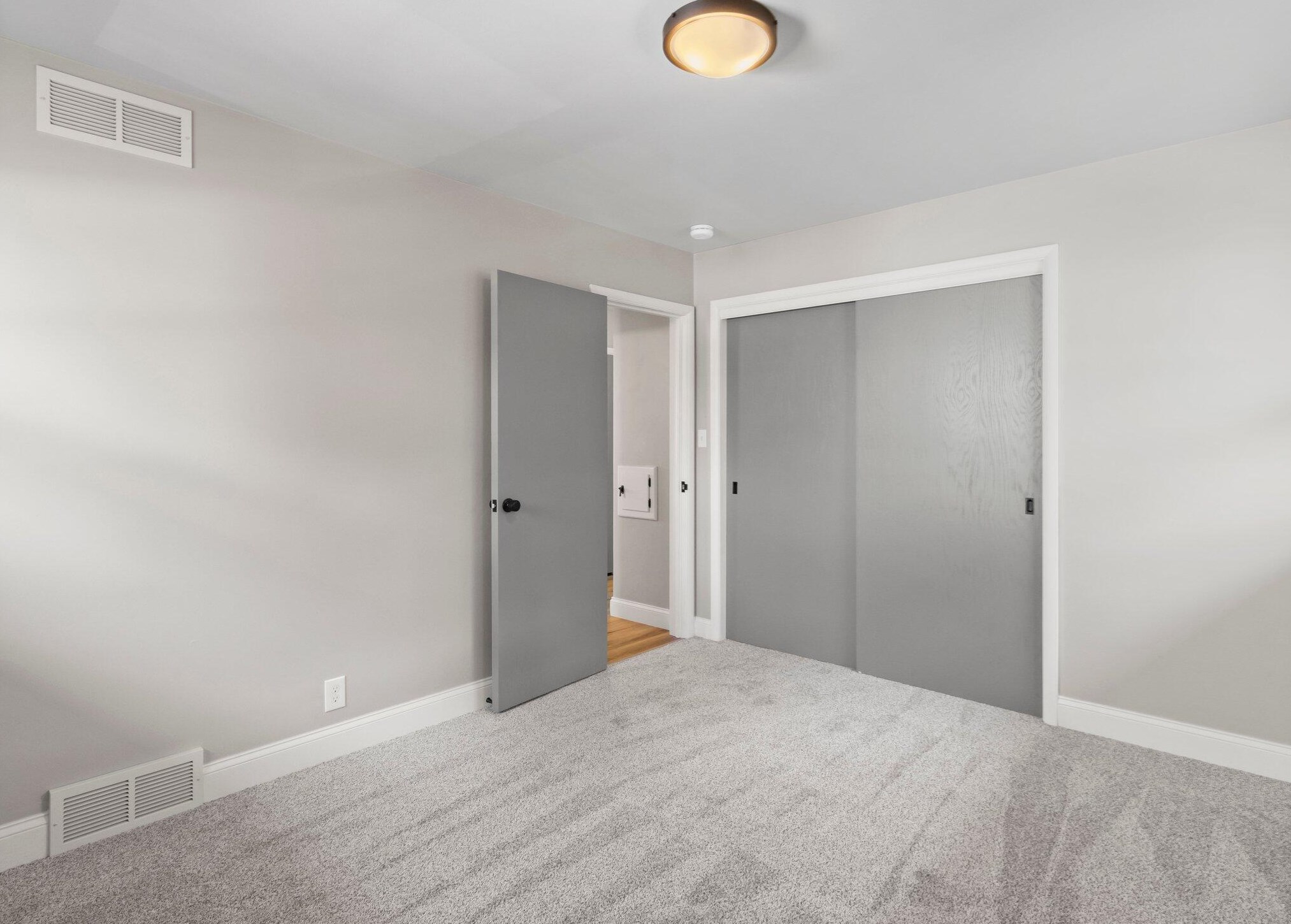 527 98, Milwaukee WI 53226-4303 exterior