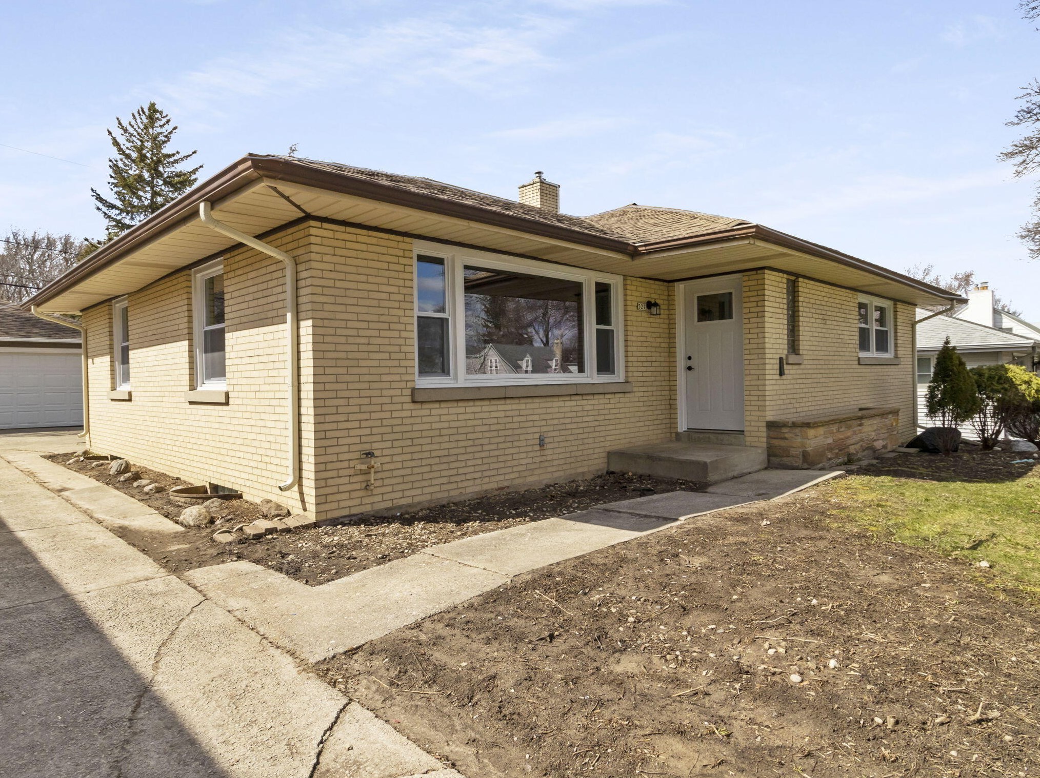 527 98, Milwaukee WI 53226-4303 exterior