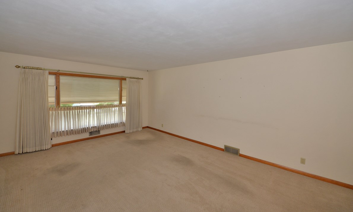 3653 Lasalle St, Racine, WI 53402-3425
