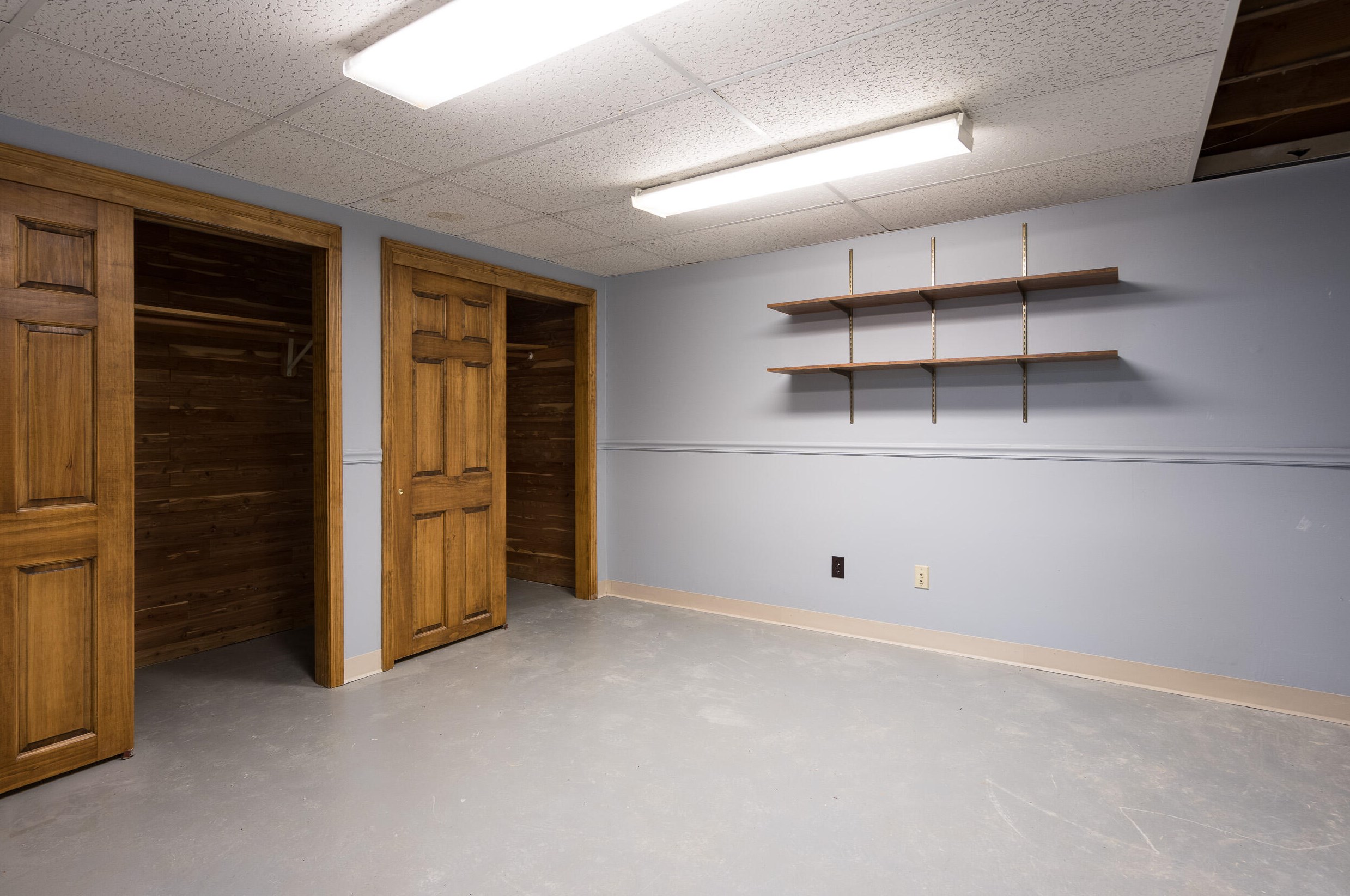 1045 Terrace Dr, Elm Grove WI  53122-2037 exterior