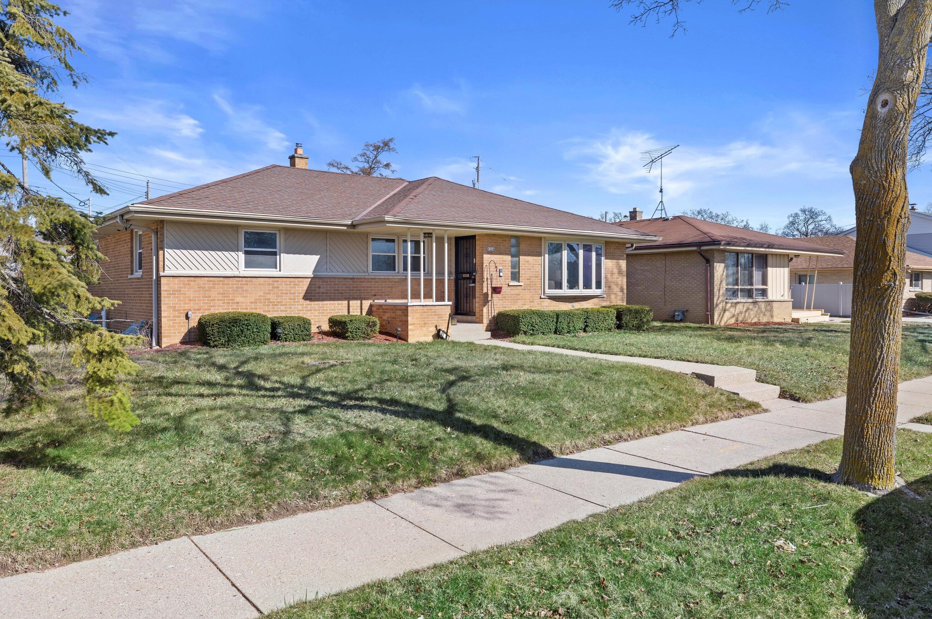 8324 Courtland Ave, Milwaukee, WI 53218-4542