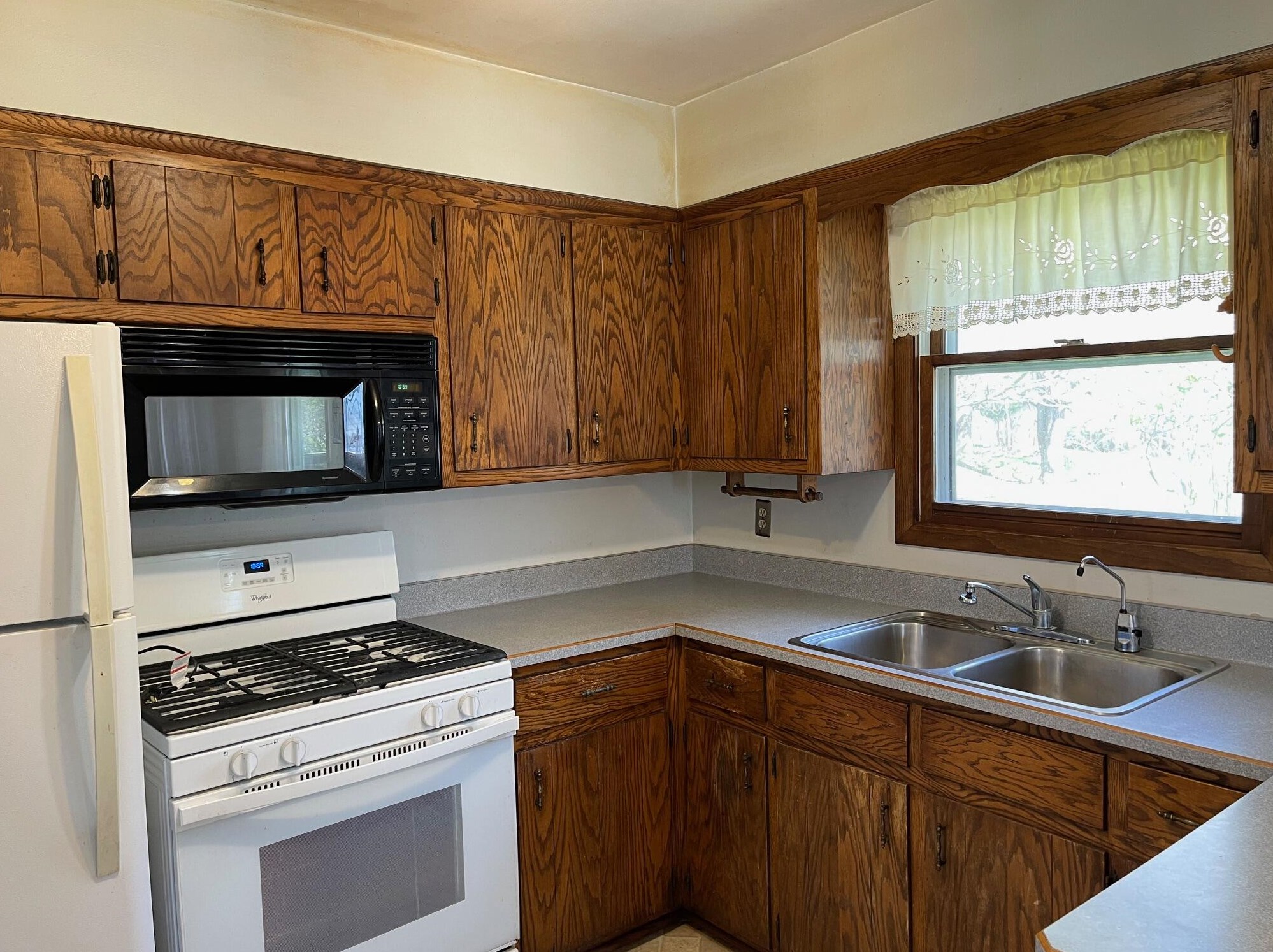 6970 Lark Ave, Hartford, WI 53027-9008