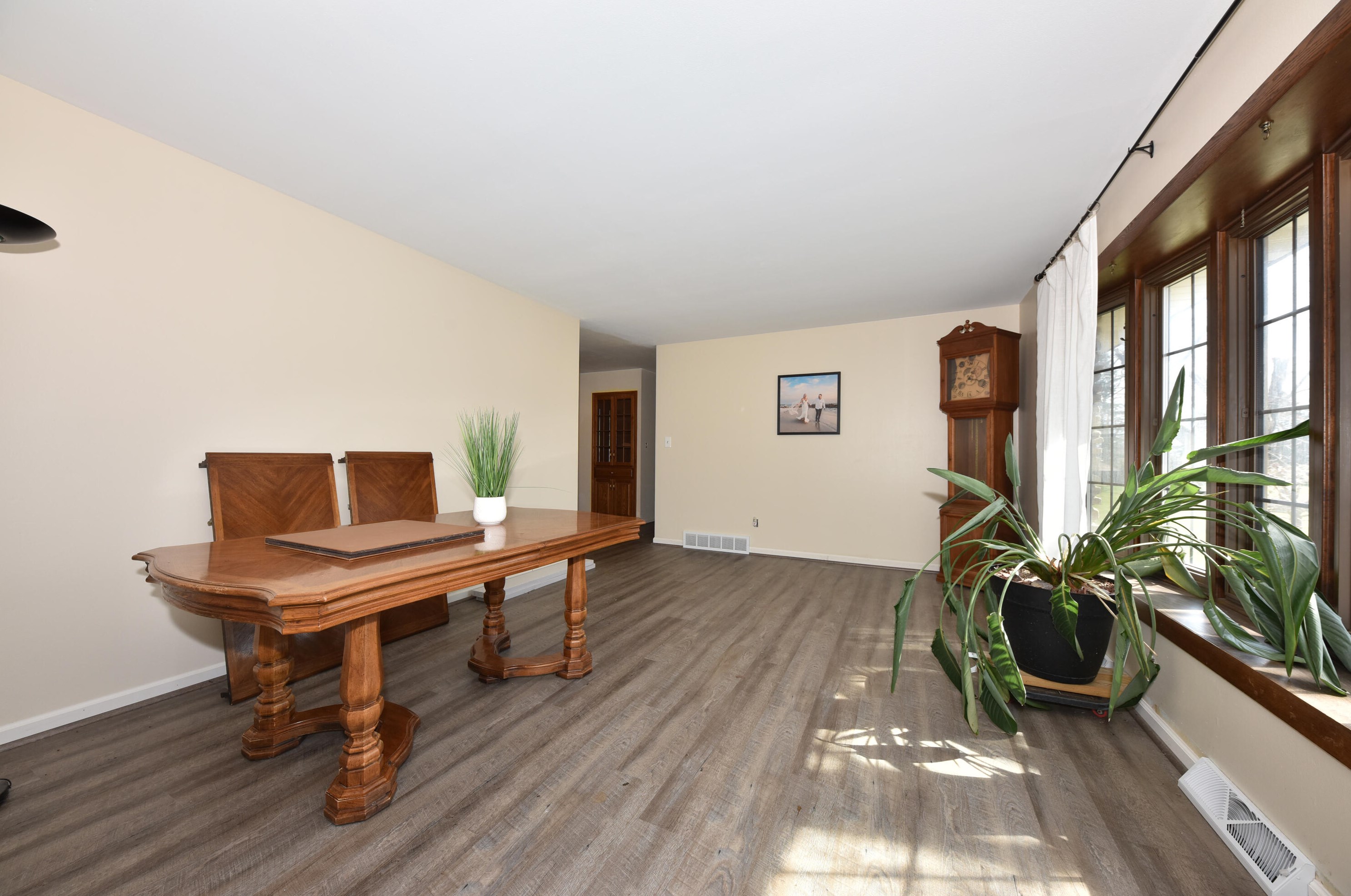 1240 Woodview Dr, Hubertus, WI 53033-9715