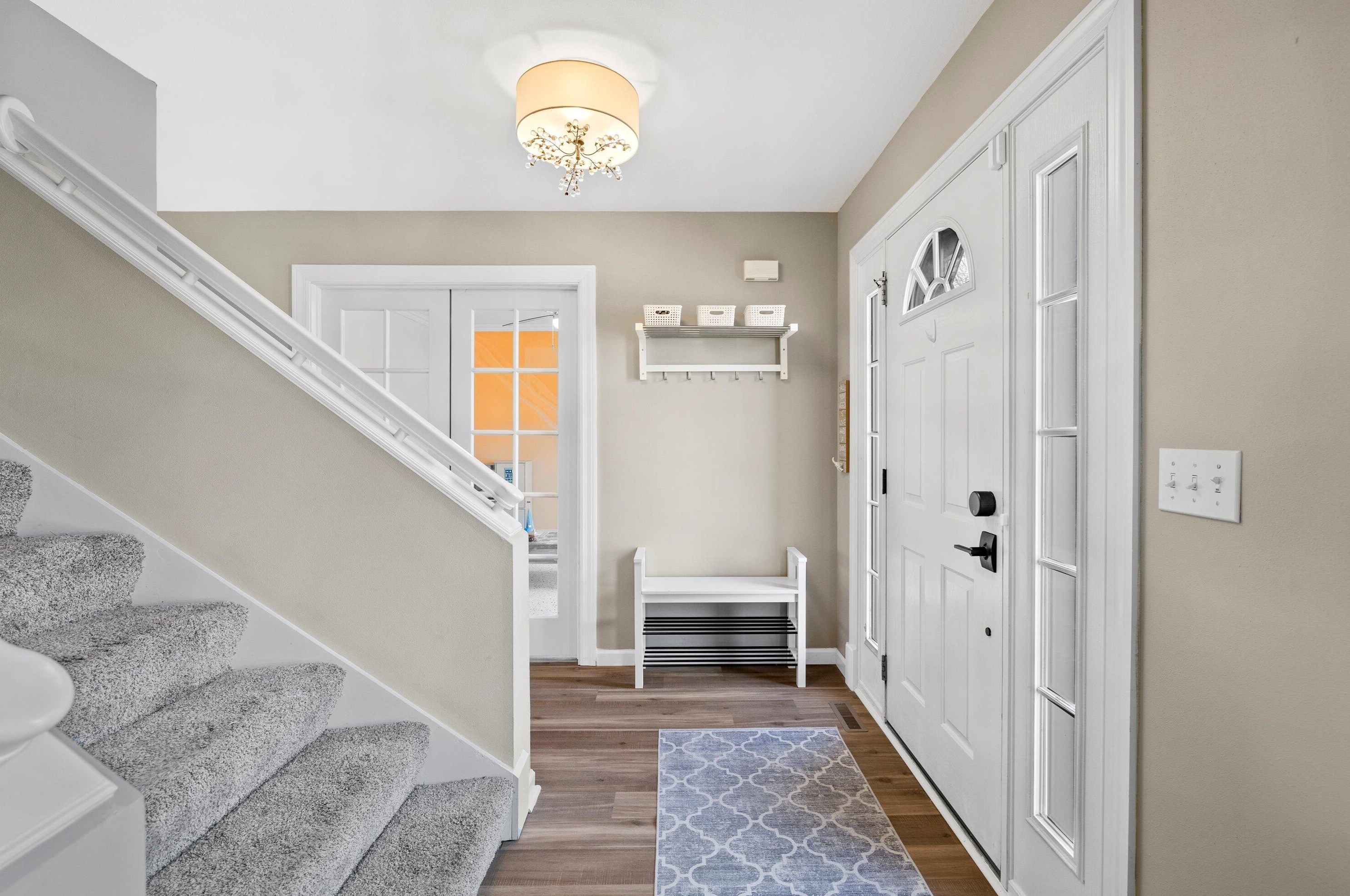 911 Valley Hill Dr, Waukesha, WI 53189-7877