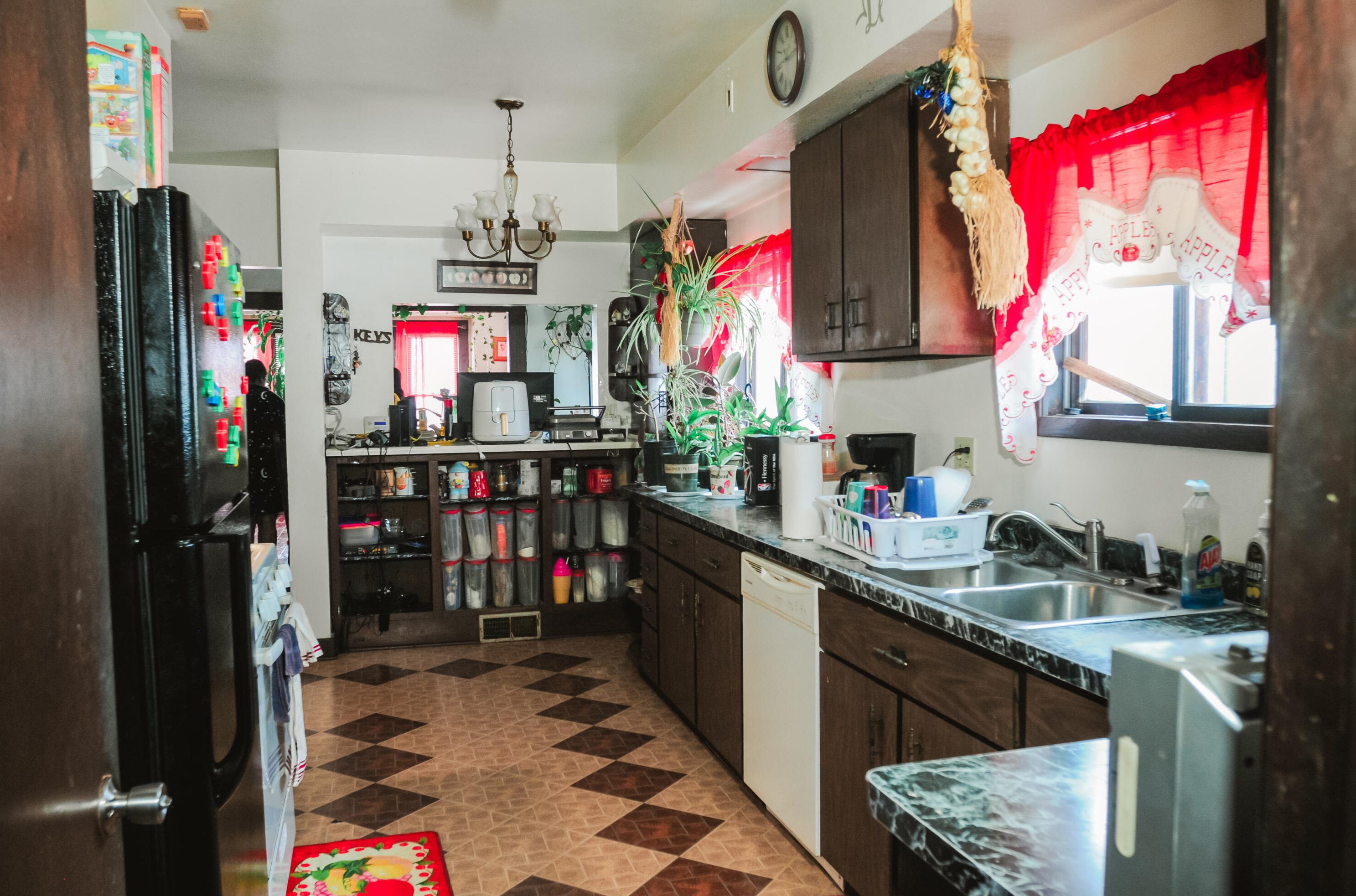 5831 74, Milwaukee WI 53214-4724 exterior